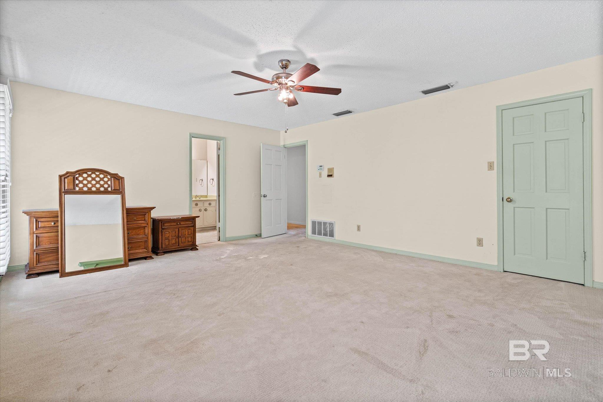 https://zimg.paragon.ice.com/ParagonImages/Property/PG/BCAR/398121/28/0/0/ee618a810262de2174a55fe4bac82f6e/7/fb66400d45fc1409efda2bfc545f5d8a/398121-aa6777fd-ed06-4fd0-8131-b8c8948a3eb9.JPG