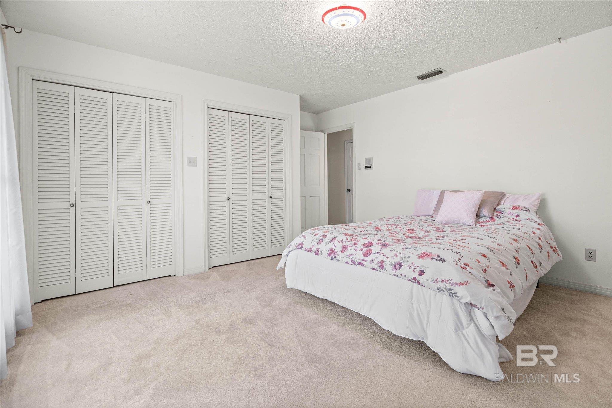 https://zimg.paragon.ice.com/ParagonImages/Property/PG/BCAR/398121/36/0/0/61fa2ec4dd3708db589d620ba660d385/7/fb66400d45fc1409efda2bfc545f5d8a/398121-4edbce5d-06e9-464d-b757-a8808d8c1311.JPG