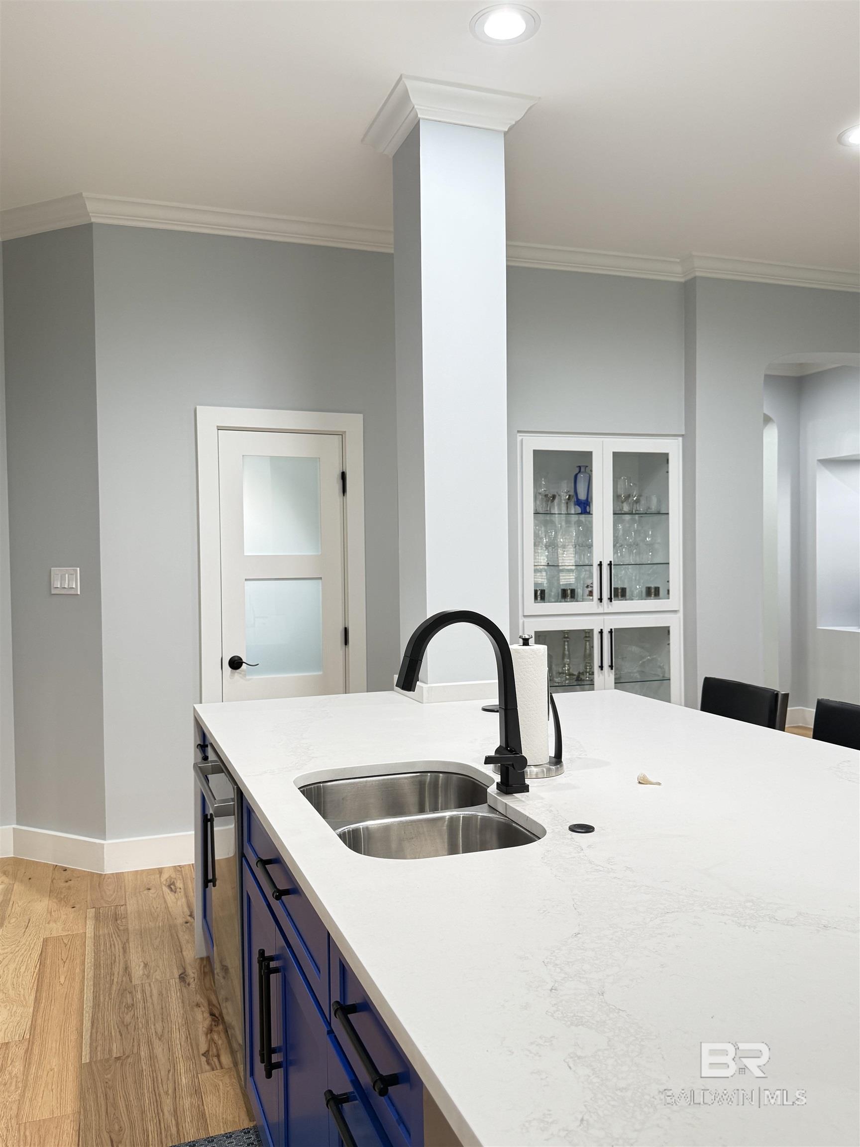https://zimg.paragon.ice.com/ParagonImages/Property/PG/BCAR/398123/21/0/0/04260b4e0124d08d760c2b16935d6113/7/7a10c22af84a843d8793574d79cea7b4/398123-fe1fabe5-1cd9-46e0-b90b-c4aac86cc05e.JPG