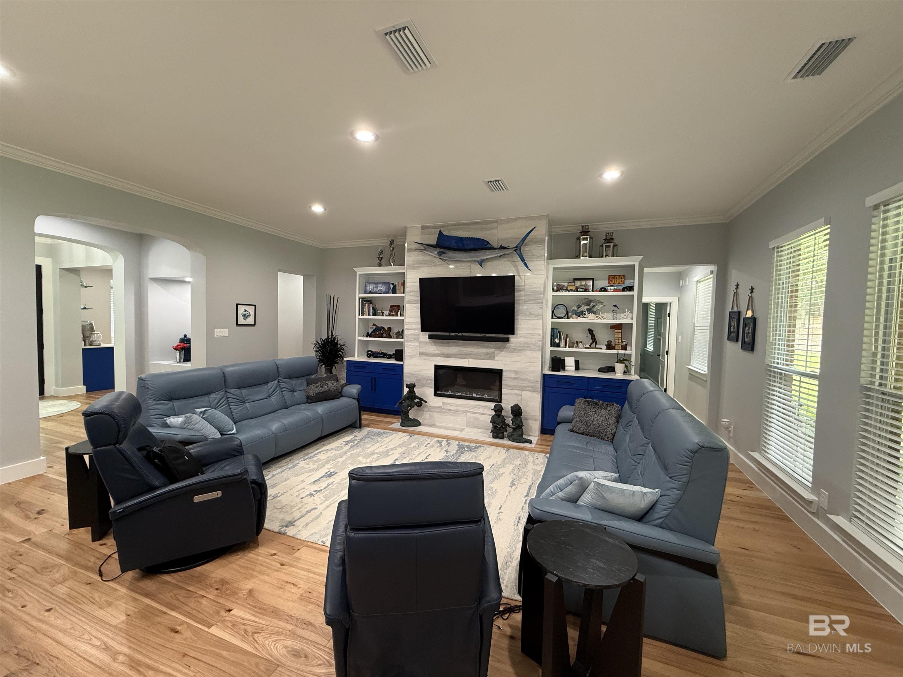 https://zimg.paragon.ice.com/ParagonImages/Property/PG/BCAR/398123/28/0/0/071edb8a46cb026b3212ee47ca6e58d1/7/7a10c22af84a843d8793574d79cea7b4/398123-a13c747d-321e-4988-b52c-4603bb7249c7.JPG