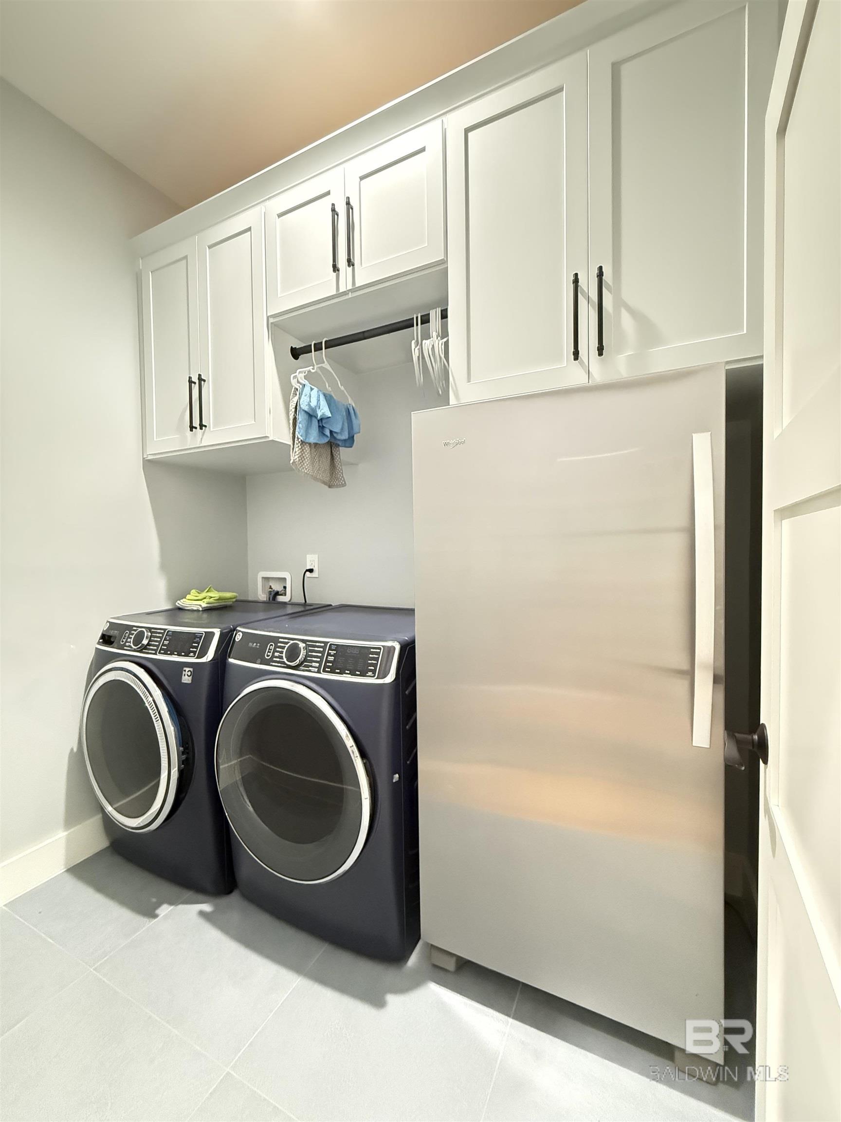 https://zimg.paragon.ice.com/ParagonImages/Property/PG/BCAR/398123/30/0/0/8d6c50f4c592213c8534f57e471f6ae0/7/7a10c22af84a843d8793574d79cea7b4/398123-adb9d18b-4b80-4118-bc4b-3f04edca0171.JPG