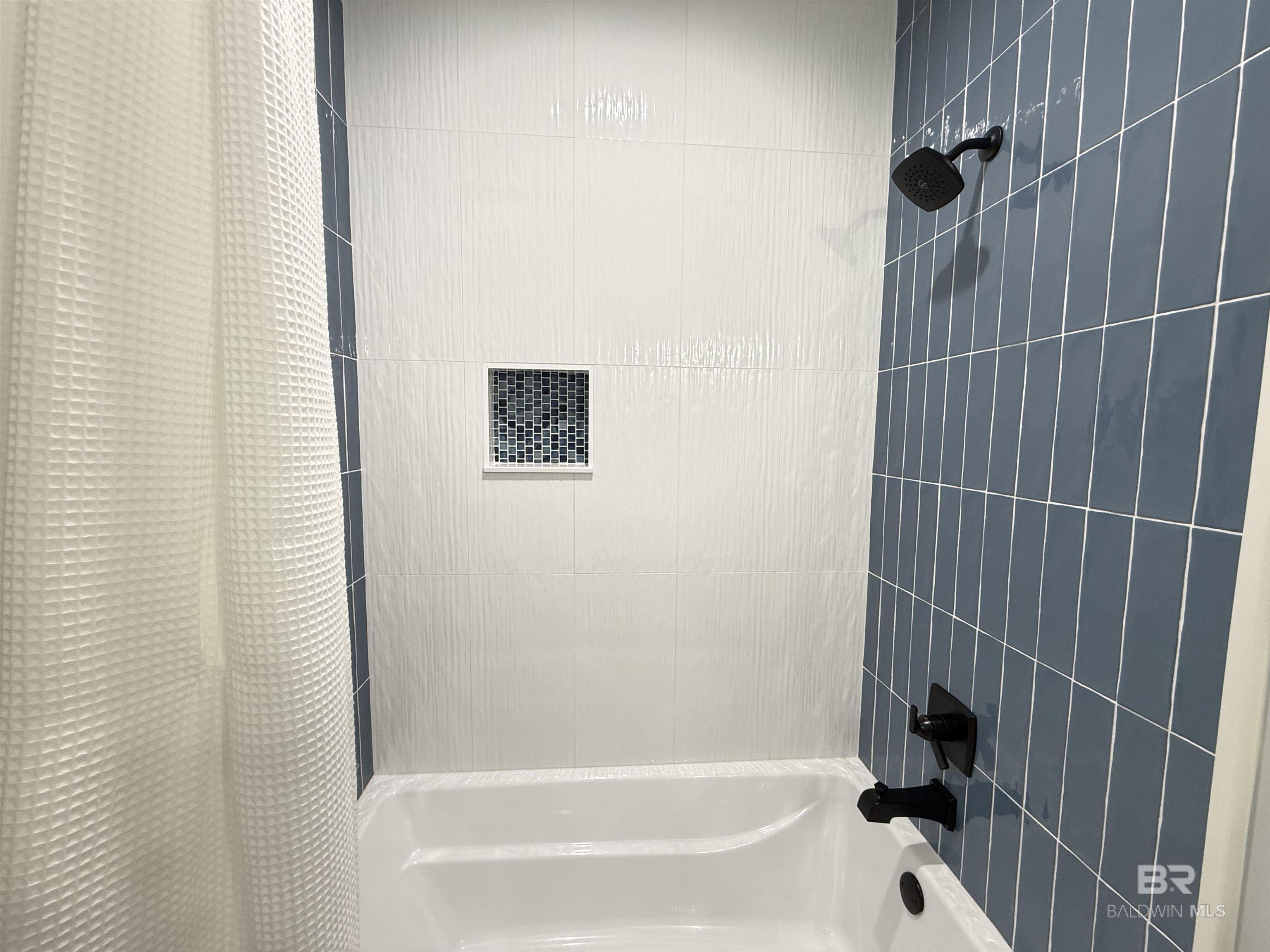 https://zimg.paragon.ice.com/ParagonImages/Property/PG/BCAR/398123/50/0/0/5cf7839c54824ece56567ba6460b3935/7/7a10c22af84a843d8793574d79cea7b4/398123-d8e72286-822f-428b-9c70-da5232673ed4.JPG