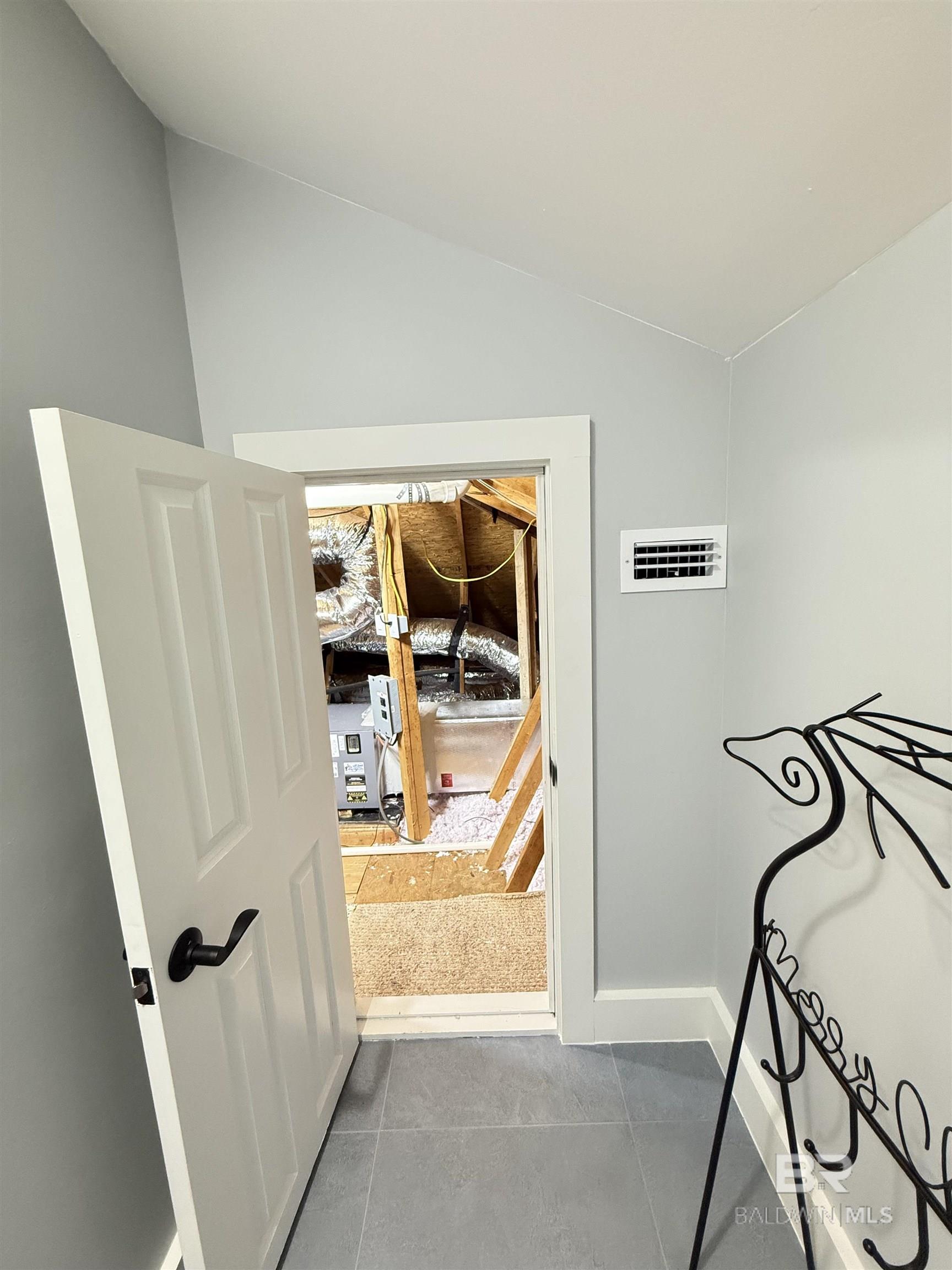 https://zimg.paragon.ice.com/ParagonImages/Property/PG/BCAR/398123/69/0/0/7f9fdddf7c474d77ab167d93f32a36d5/7/7a10c22af84a843d8793574d79cea7b4/398123-b1314c5c-ee93-404e-8ea6-6e1ae84b7e5a.JPG
