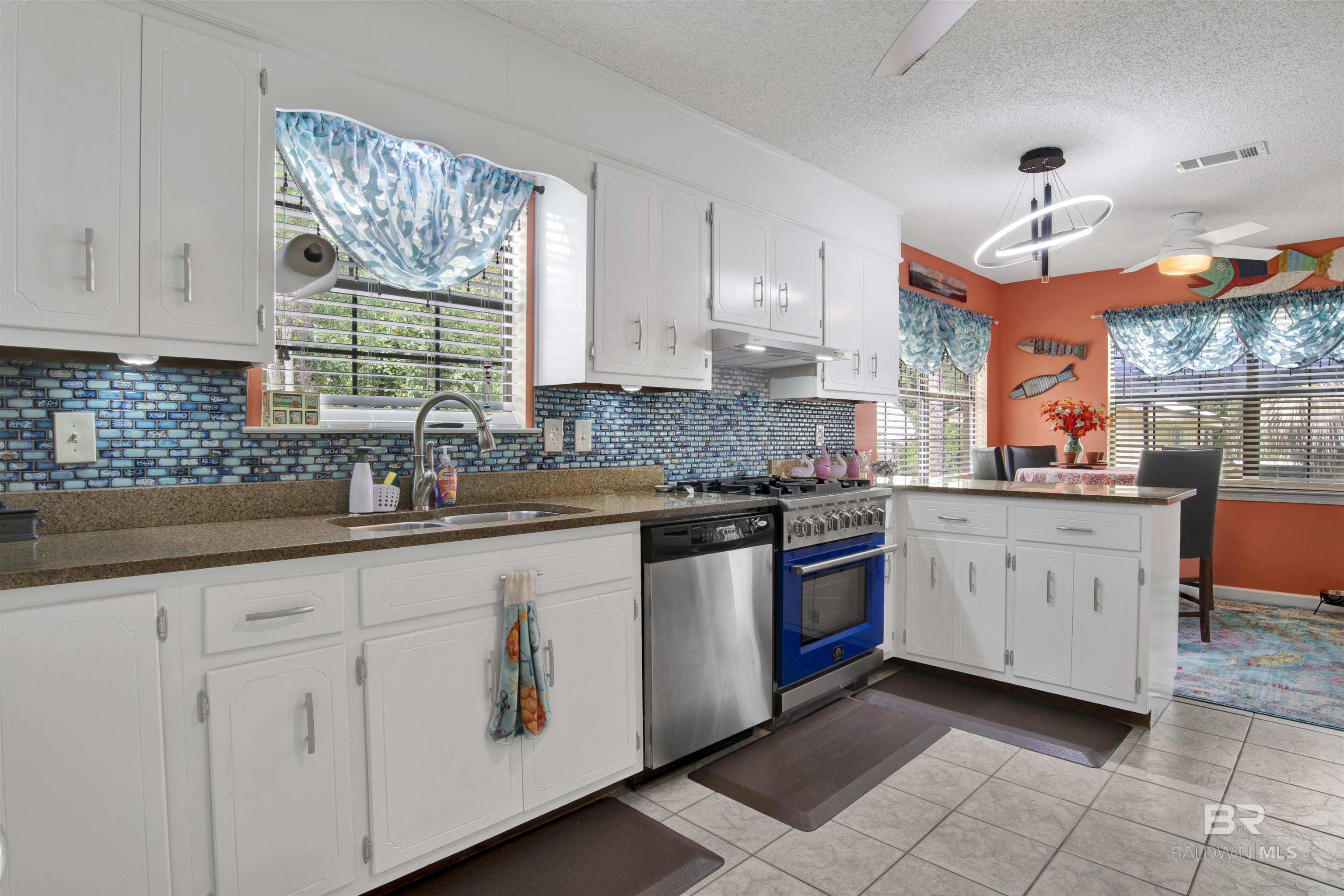 https://zimg.paragon.ice.com/ParagonImages/Property/PG/BCAR/398124/11/0/0/1b56948fcd110a0d0ca0b101831f1796/7/20b752f9435180dc6f87822e4e62b3ae/398124-0135545f-3245-4ef2-8e3c-729c83918987.JPG