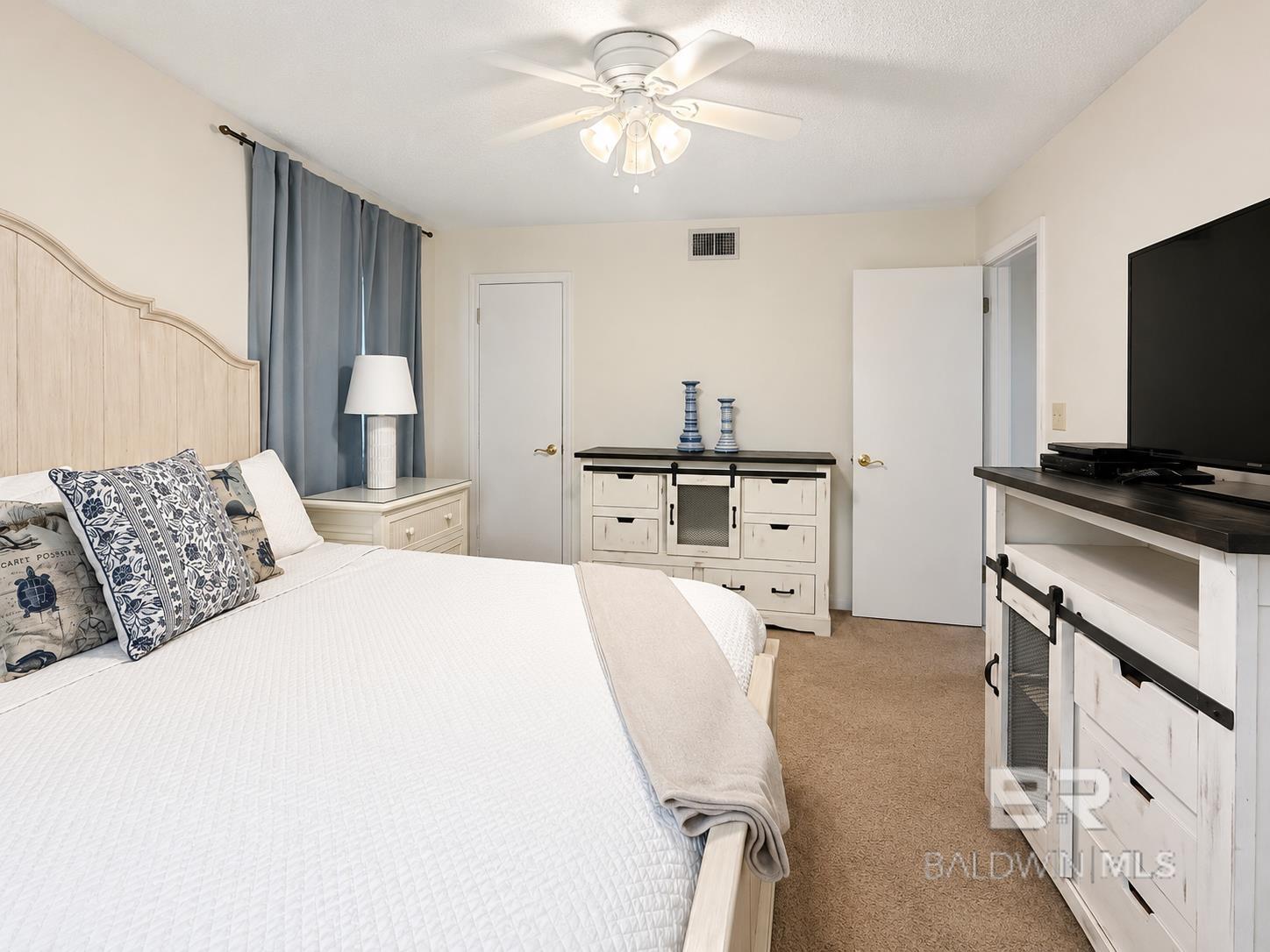 https://zimg.paragon.ice.com/ParagonImages/Property/PG/BCAR/398136/13/0/0/2b6df5cd3875eff0b7566641902bfc35/7/573fba469fb9a4c469941a1174d67702/398136-02ecd313-f150-40f8-97f6-64d89a6bc356.JPG