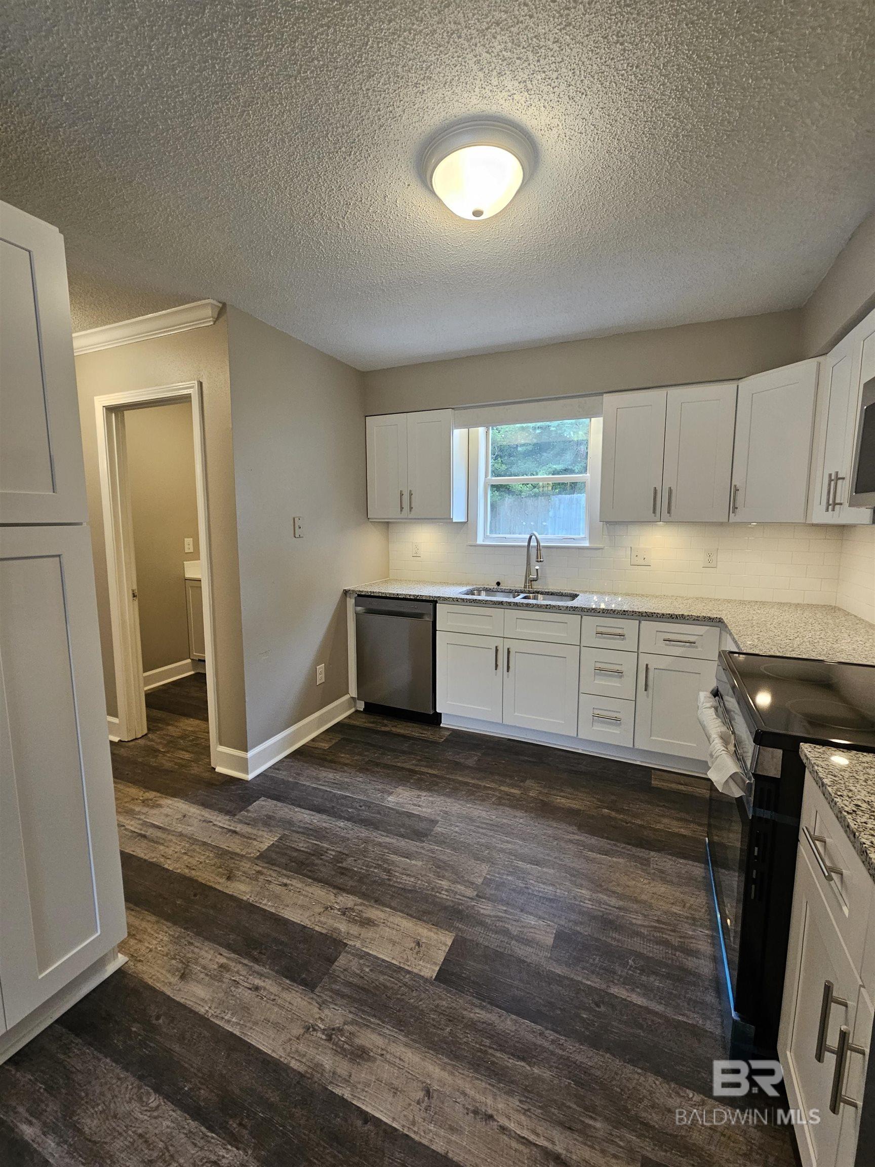 https://zimg.paragon.ice.com/ParagonImages/Property/PG/BCAR/398137/1/0/0/916d229712c360de6ee2a829c4639dc0/7/90fac06e694c16fea67f02ba37c978c4/398137-f7a4ca32-55c3-47e1-a935-54dcc5aae692.JPG