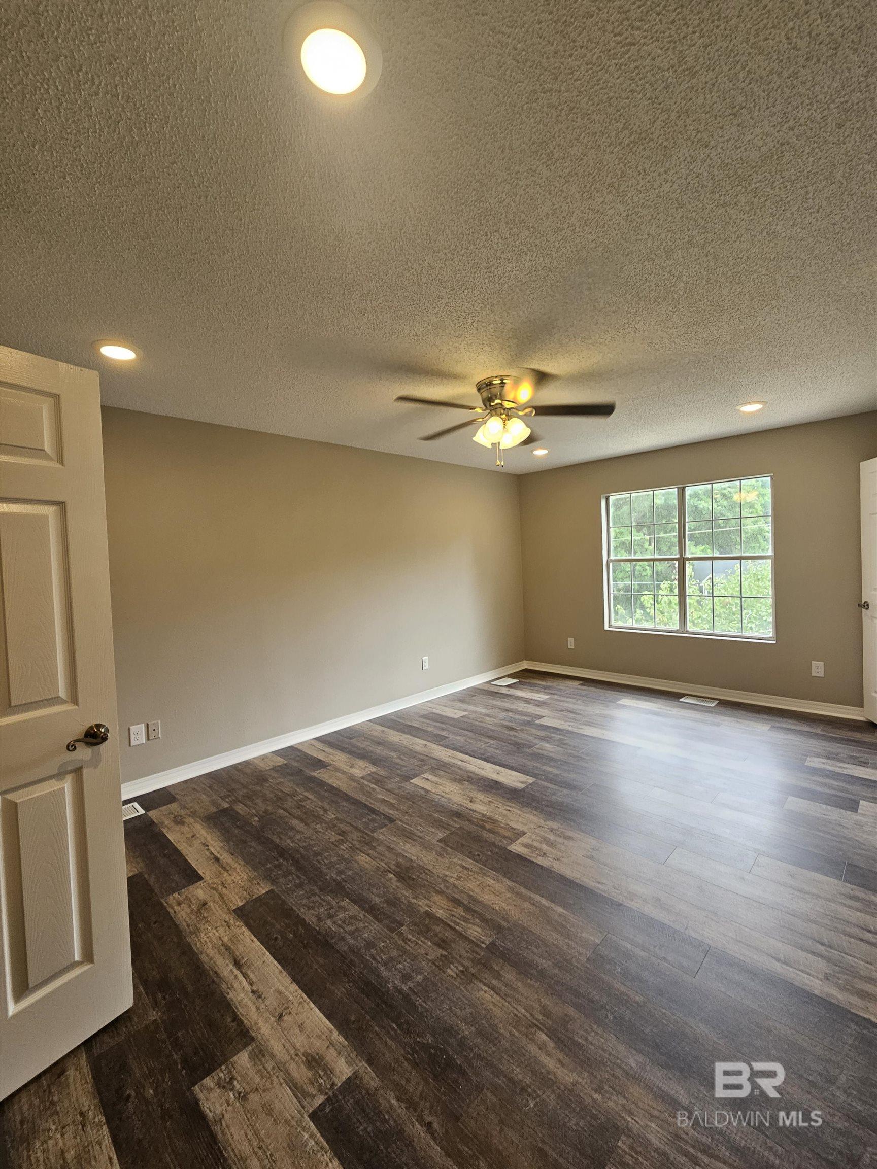 https://zimg.paragon.ice.com/ParagonImages/Property/PG/BCAR/398137/11/0/0/5f61272a815b3ae609c3adbed94543cb/7/90fac06e694c16fea67f02ba37c978c4/398137-7dad6a4c-bc86-40f7-b2dc-f7836e56ff48.JPG