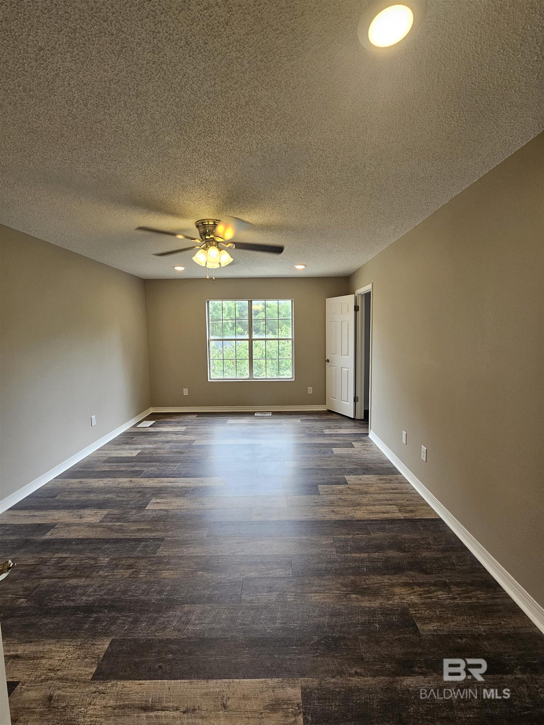 https://zimg.paragon.ice.com/ParagonImages/Property/PG/BCAR/398137/23/0/0/547f792da2b3df05e072392fc6f63d87/7/90fac06e694c16fea67f02ba37c978c4/398137-33989353-6b36-4475-98a0-079f6117e3f5.JPG