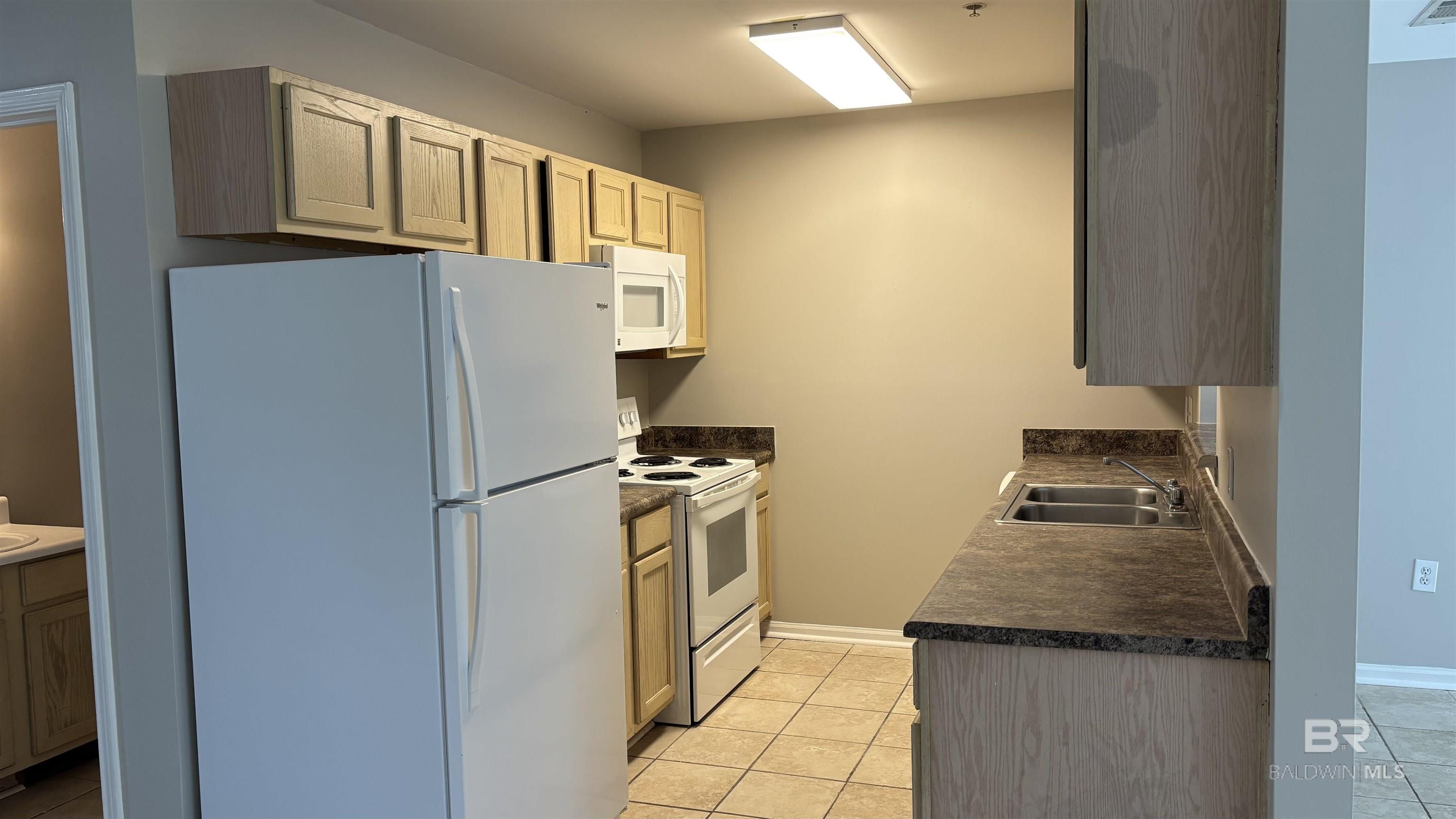 https://zimg.paragon.ice.com/ParagonImages/Property/PG/BCAR/398169/1/0/0/c427fe278f47907405cbc163773ac4d2/7/1fee097a66c5576b7a89c5d1e6135193/398169-9B89A5AC-6C74-4DBE-98D2-81CF81E40065.JPG