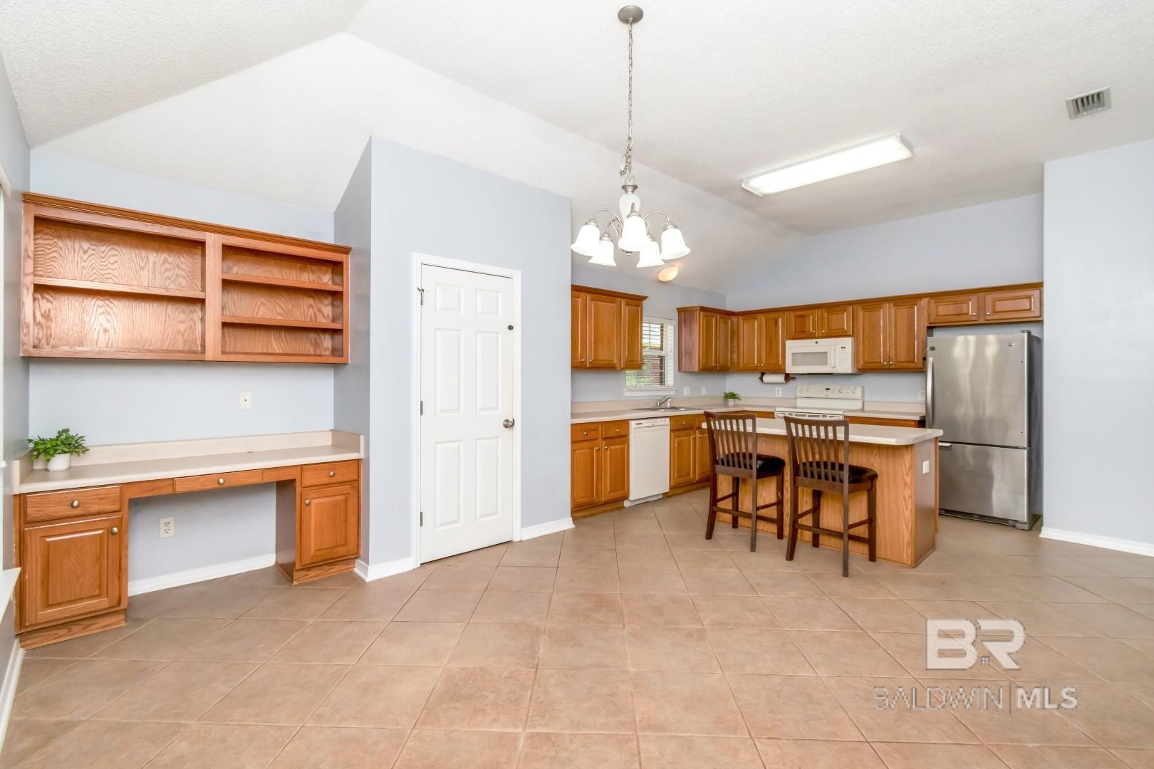 https://zimg.paragon.ice.com/ParagonImages/Property/PG/BCAR/398171/14/0/0/e96046e9dbebbff54255a63e8bb21a42/7/929e5d3b78932efb884b18f0ff3881c8/398171-ebd260ad-cfe7-439d-94f5-2728ae9b786b.JPG