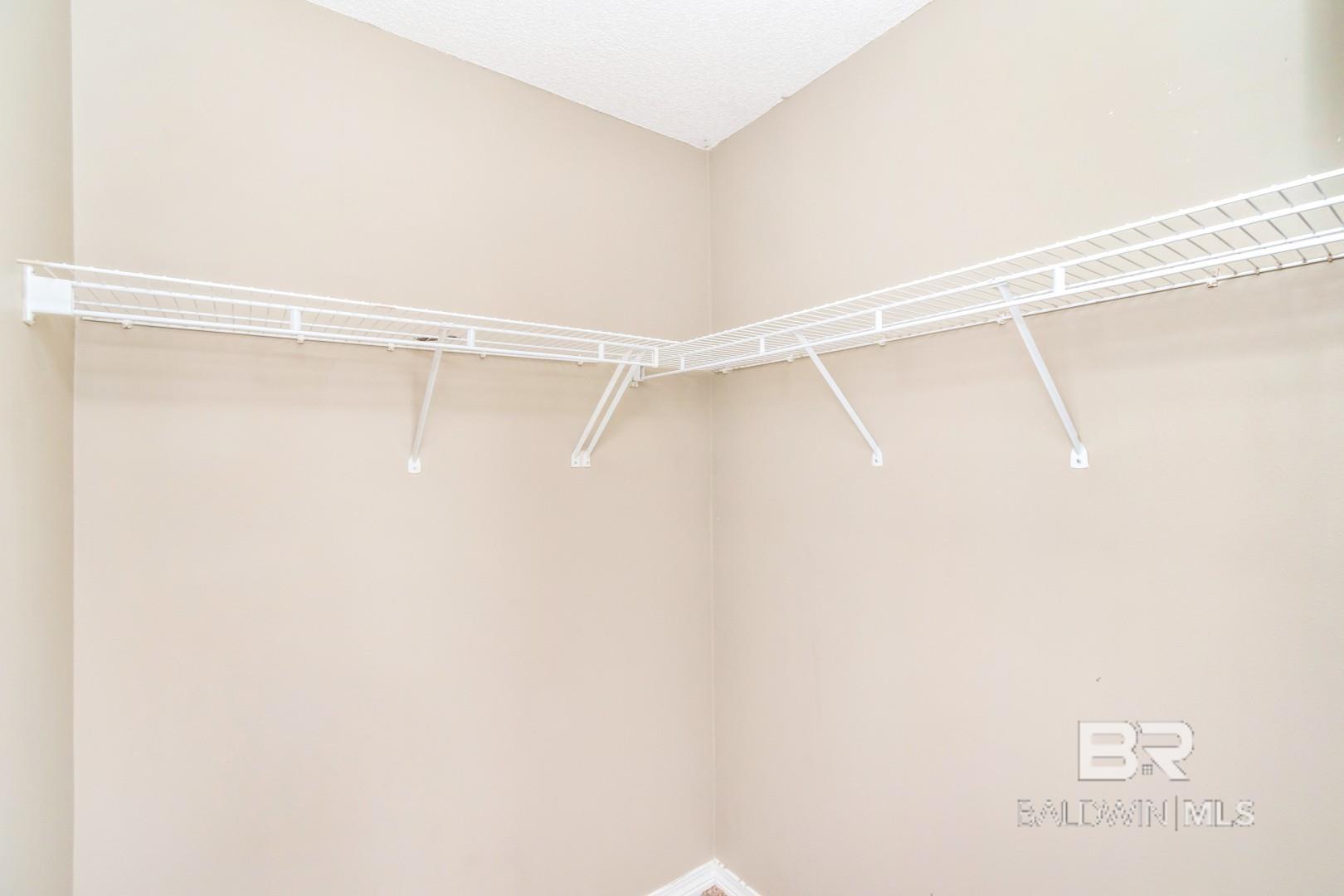https://zimg.paragon.ice.com/ParagonImages/Property/PG/BCAR/398171/20/0/0/2d55b6fb4827f3c4223a88b3419be413/7/929e5d3b78932efb884b18f0ff3881c8/398171-db50a115-b464-47be-9de8-ee257e21ccaf.JPG
