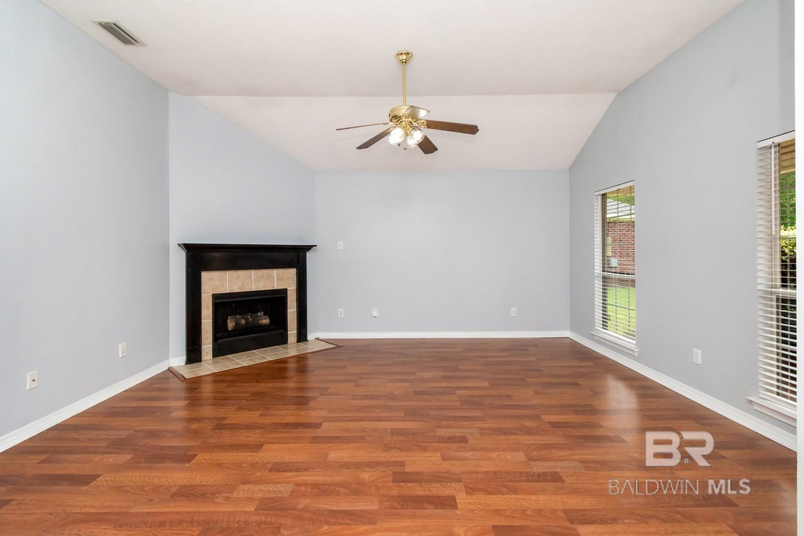 https://zimg.paragon.ice.com/ParagonImages/Property/PG/BCAR/398171/3/0/0/9a07a7ef4183246a51a0dd925a74ba70/7/929e5d3b78932efb884b18f0ff3881c8/398171-d9214b9b-0c85-4971-8b4b-a8711b0a2f42.JPG
