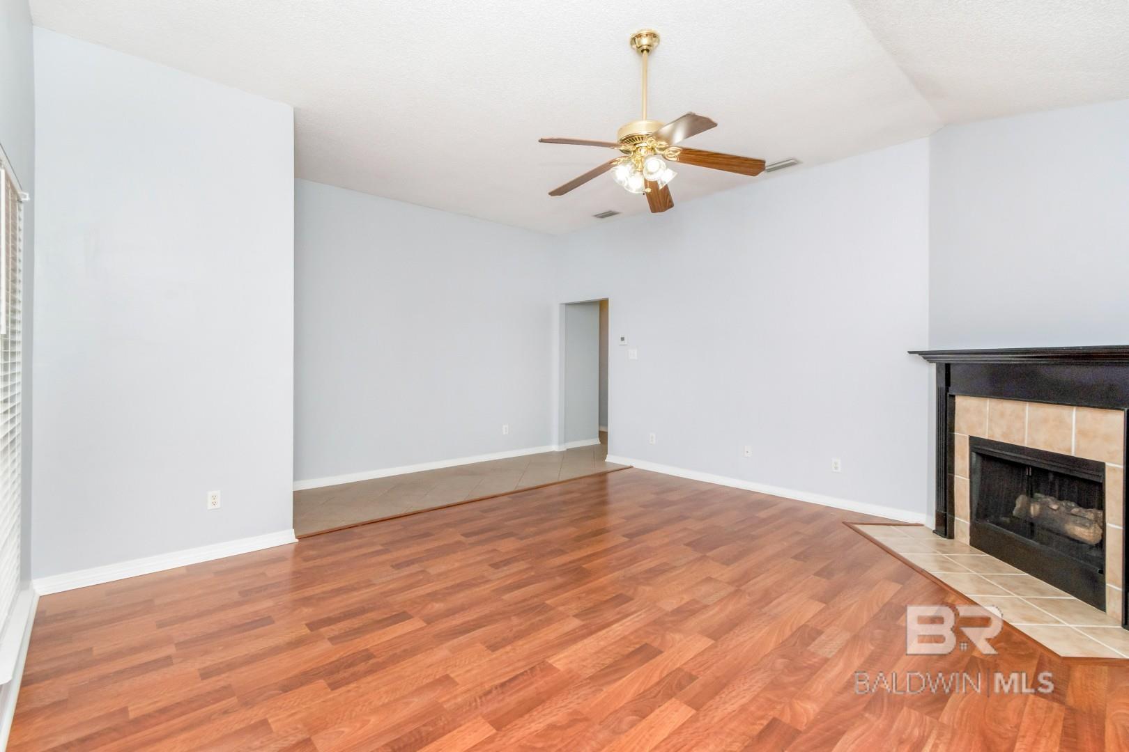 https://zimg.paragon.ice.com/ParagonImages/Property/PG/BCAR/398171/4/0/0/241e40412faba588168abc729b9c11b9/7/929e5d3b78932efb884b18f0ff3881c8/398171-4d9dd1a0-dfa8-4531-9069-8f90dc9d70dd.JPG