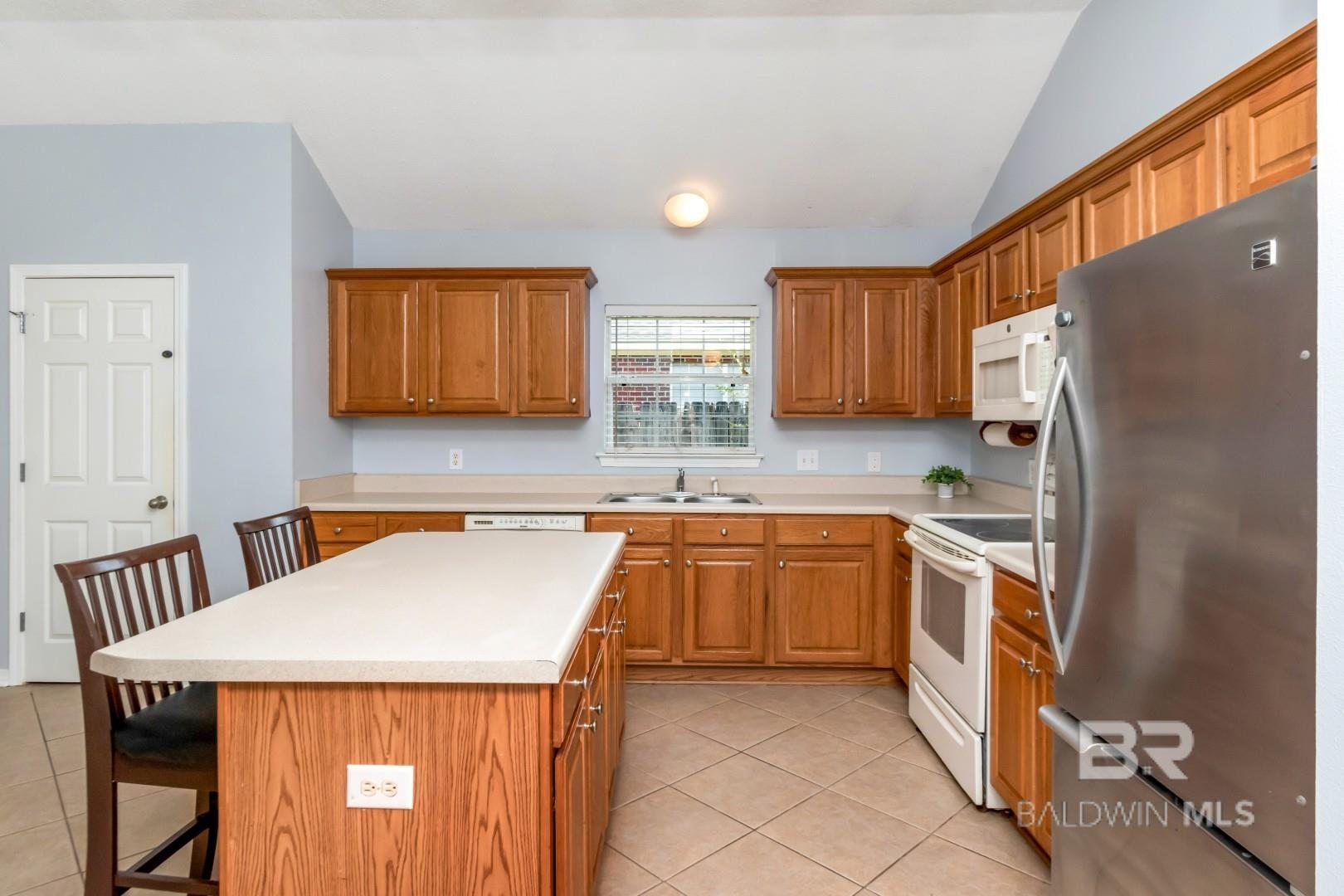 https://zimg.paragon.ice.com/ParagonImages/Property/PG/BCAR/398171/6/0/0/6c9e31deaf9c26f0a3f7f4cb96a689a6/7/929e5d3b78932efb884b18f0ff3881c8/398171-1a215c2d-520b-4fd5-b265-54436bf65699.JPG
