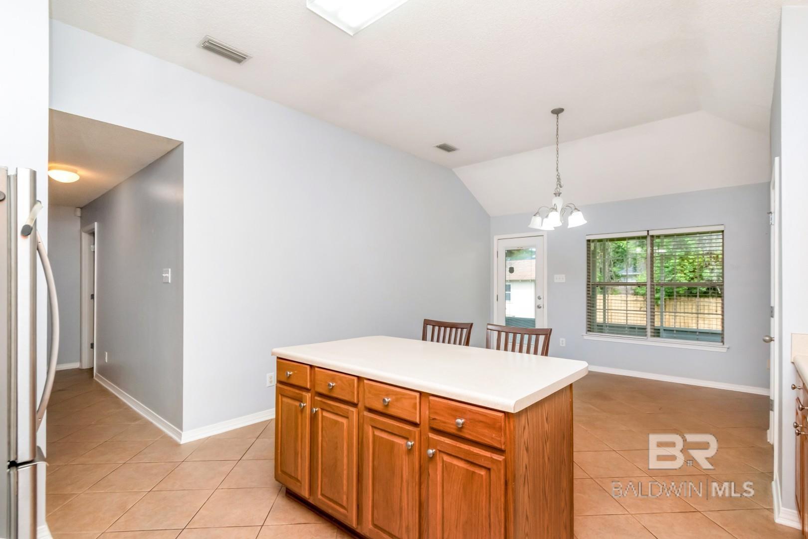 https://zimg.paragon.ice.com/ParagonImages/Property/PG/BCAR/398171/7/0/0/8253002ff1f1a441ef3413ed730ad24f/7/929e5d3b78932efb884b18f0ff3881c8/398171-d66d39d3-735b-4e13-aea3-53c7d62f356e.JPG