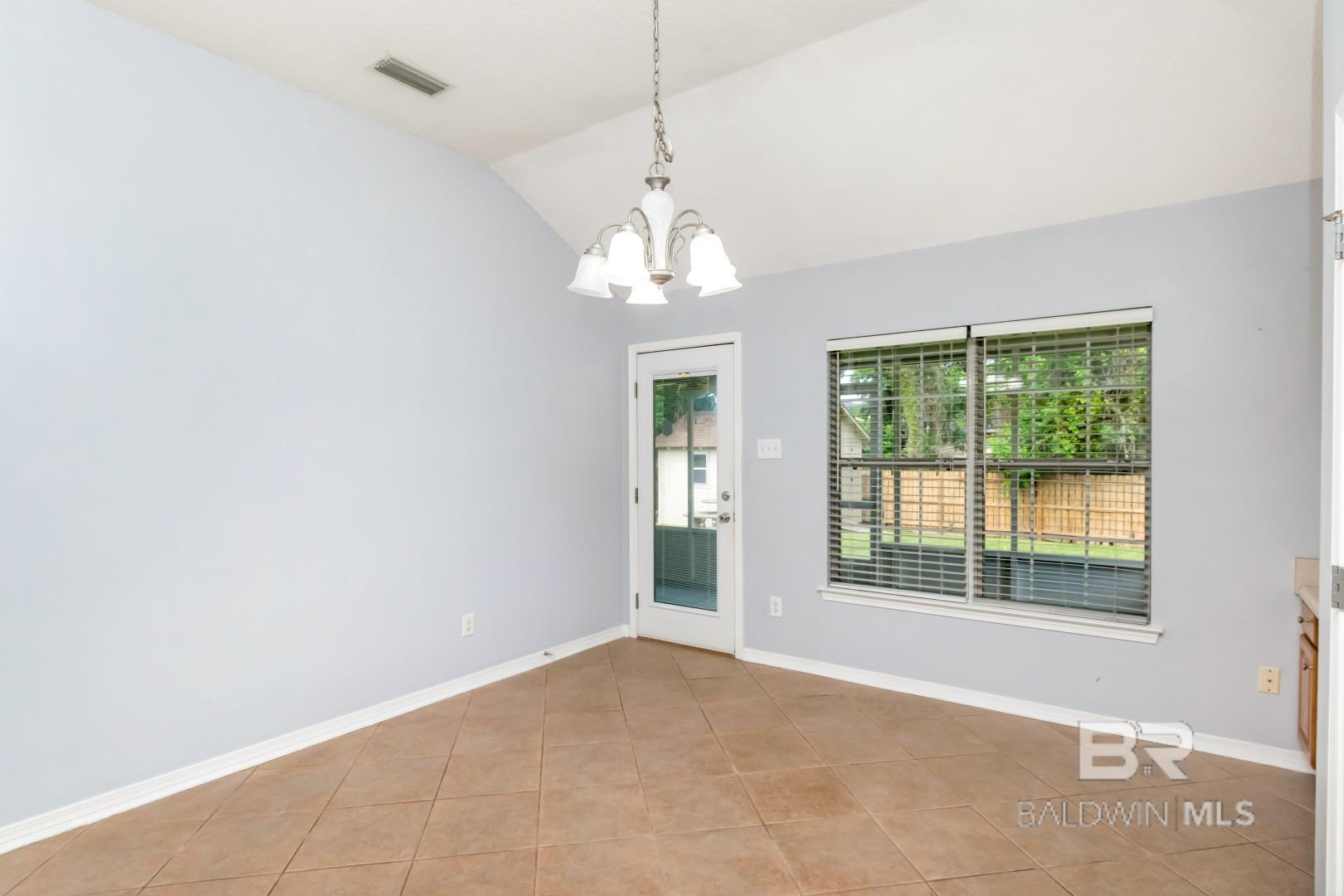 https://zimg.paragon.ice.com/ParagonImages/Property/PG/BCAR/398171/8/0/0/11b4583512e2b4c25a1af7f9ed0fd3e6/7/929e5d3b78932efb884b18f0ff3881c8/398171-7eba63f7-d26b-41f0-a361-a16c885e1c53.JPG