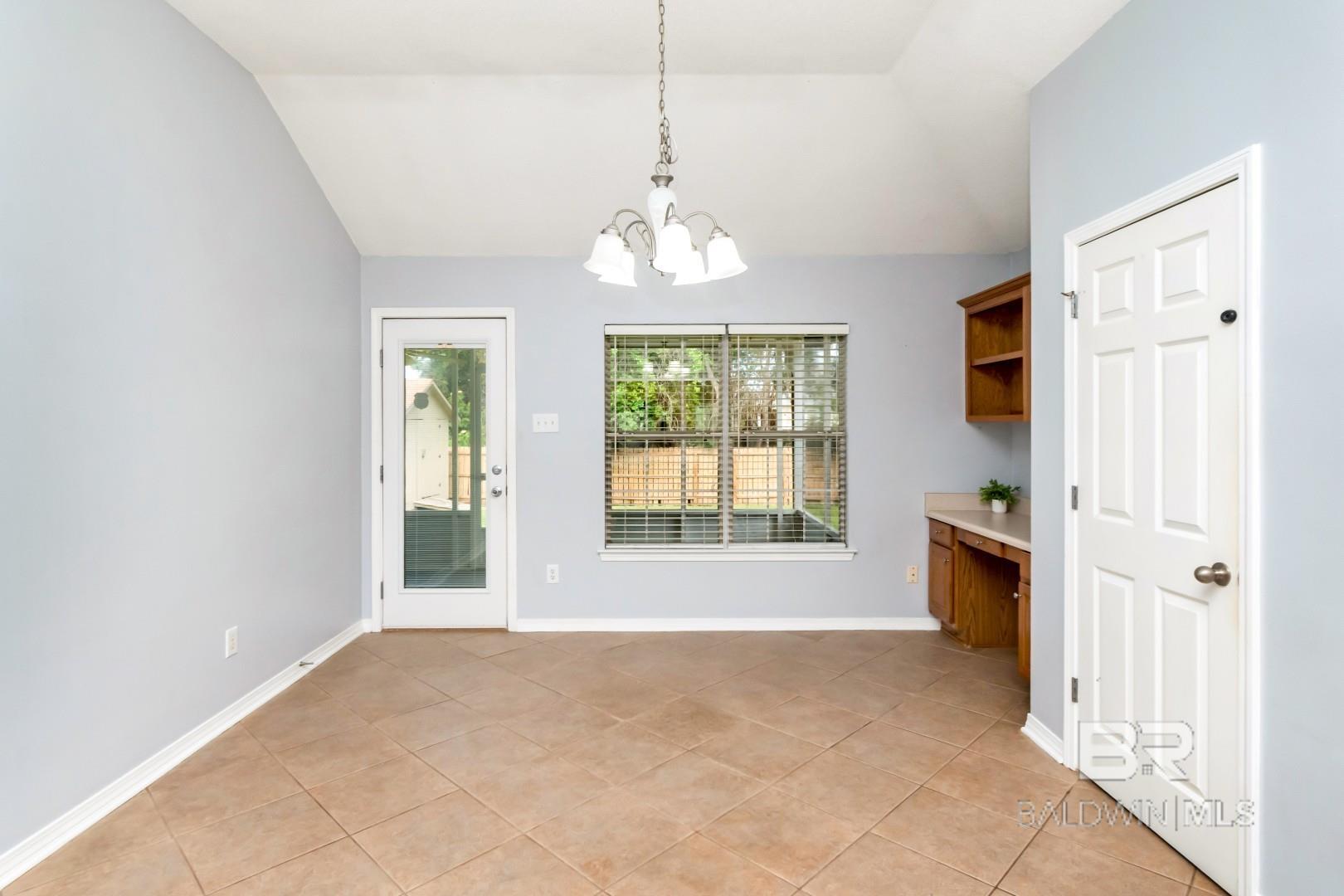 https://zimg.paragon.ice.com/ParagonImages/Property/PG/BCAR/398171/9/0/0/67b3865cf5be4bf3c31542a4643813ca/7/929e5d3b78932efb884b18f0ff3881c8/398171-1eb95d90-44a9-4640-96e7-a6e618669894.JPG