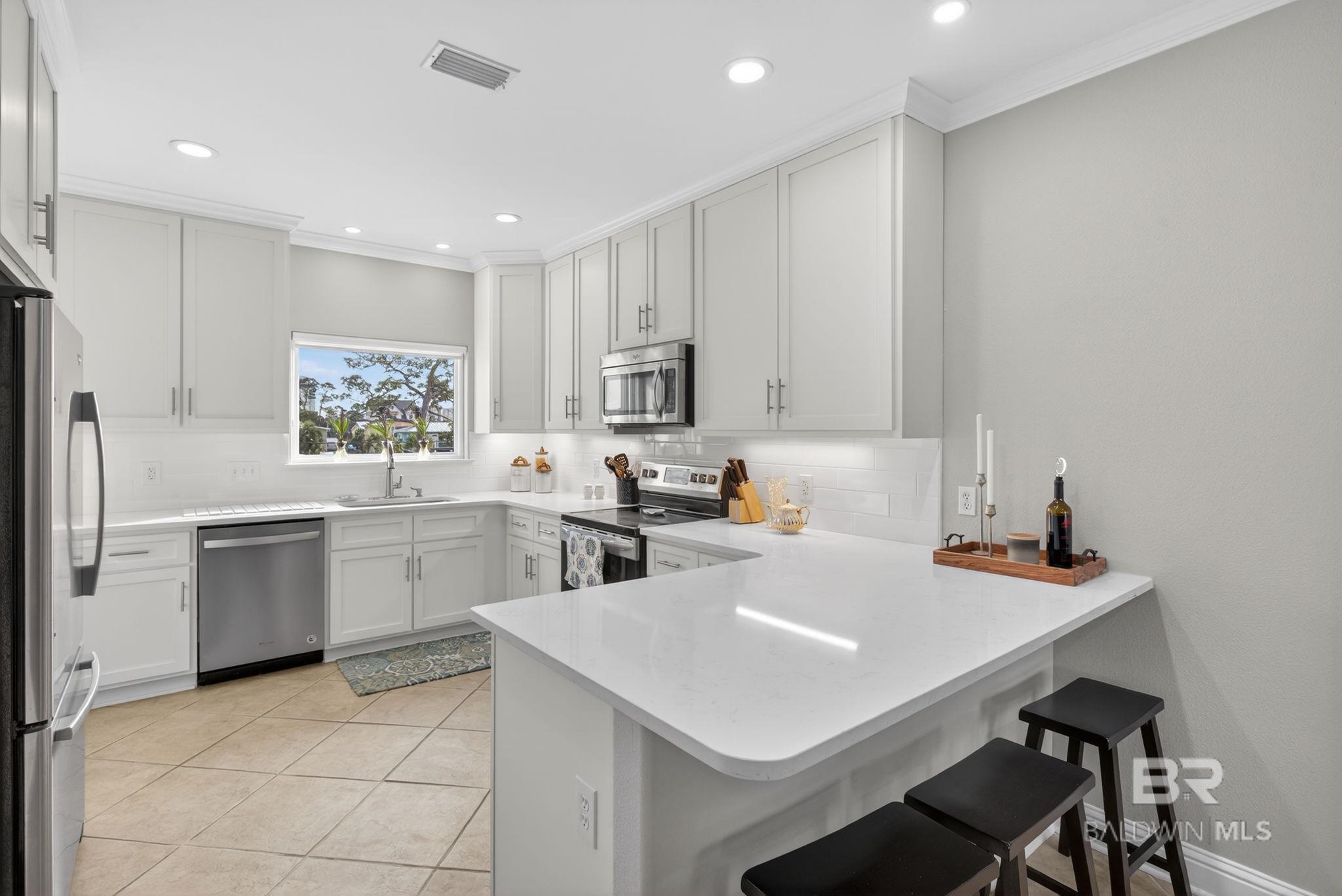 https://zimg.paragon.ice.com/ParagonImages/Property/PG/BCAR/398172/15/0/0/6eb55d6a30c533e0905d58df24b98eb8/7/ec38abc77a5054407c54d4dbd640410f/398172-C58711EC-04E1-4C95-9073-2D9ABA4A42FD.JPG