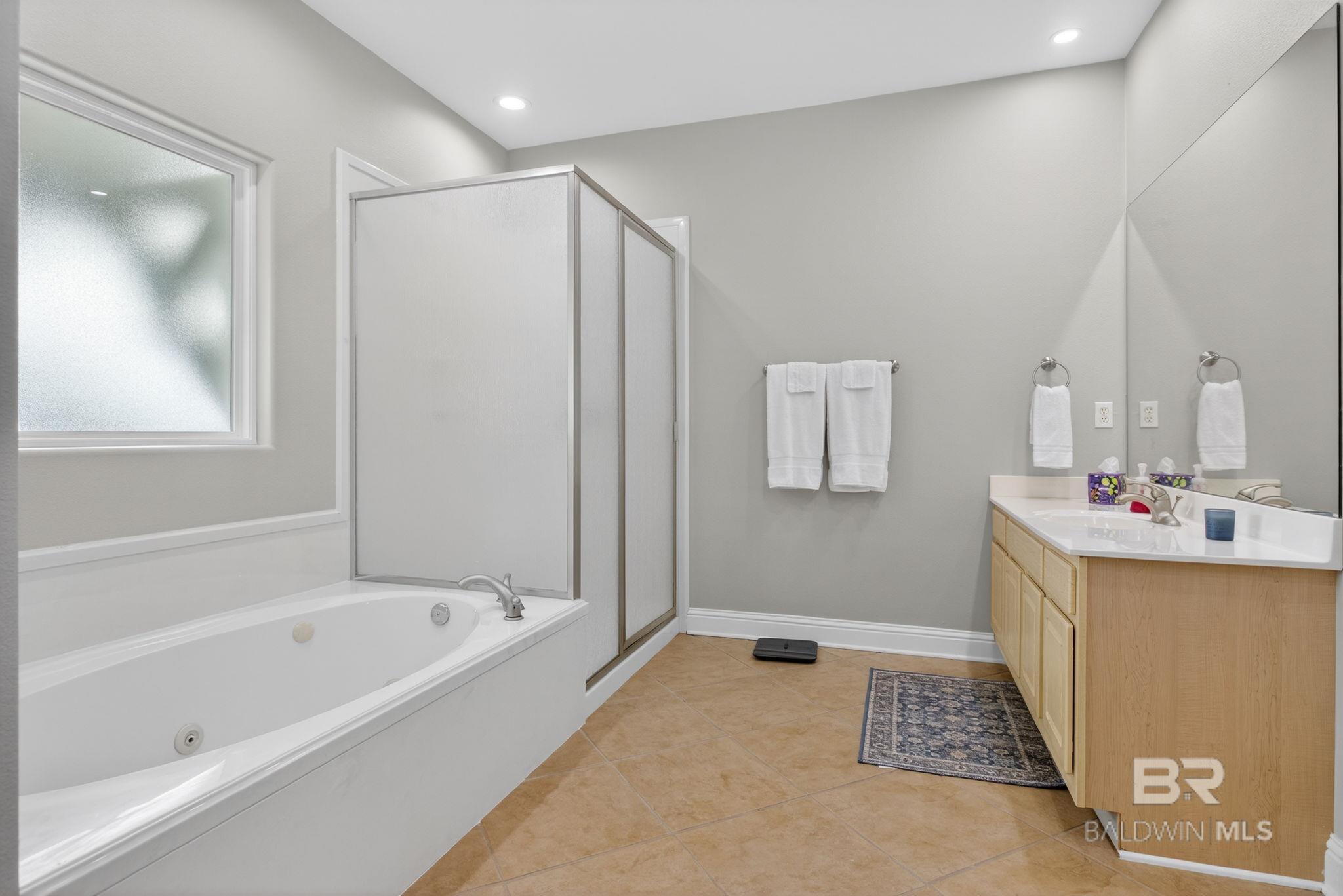 https://zimg.paragon.ice.com/ParagonImages/Property/PG/BCAR/398172/19/0/0/1bd3de0c9936c0a1ada7b27ebfcd8766/7/ec38abc77a5054407c54d4dbd640410f/398172-FA8F310B-D4D1-4B77-8BE2-48E1F695001A.JPG