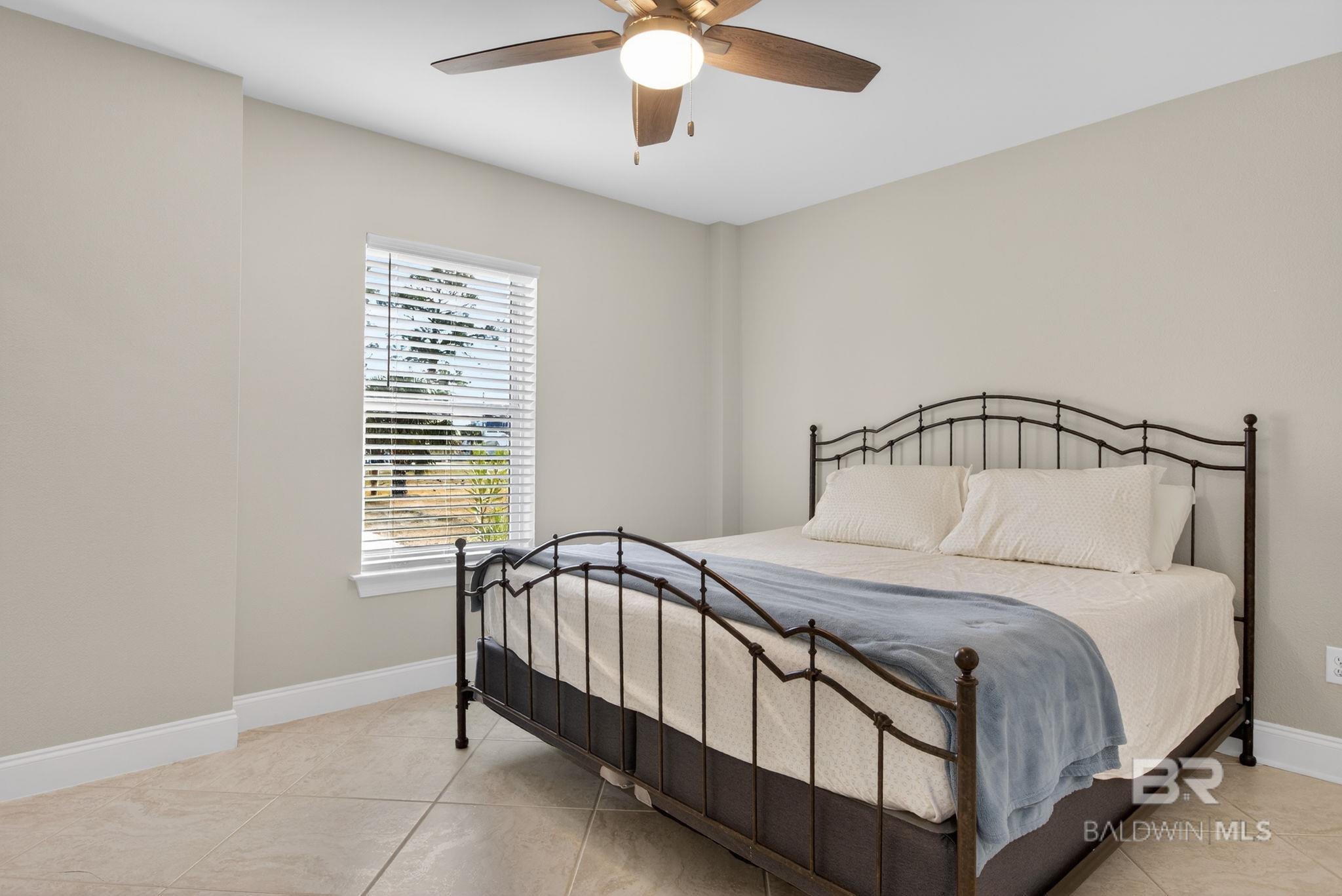 https://zimg.paragon.ice.com/ParagonImages/Property/PG/BCAR/398172/32/0/0/f368eb379e10ef9b72766ef47bb91750/7/ec38abc77a5054407c54d4dbd640410f/398172-6646C530-BB8D-422D-853F-D81D04A001E7.JPG