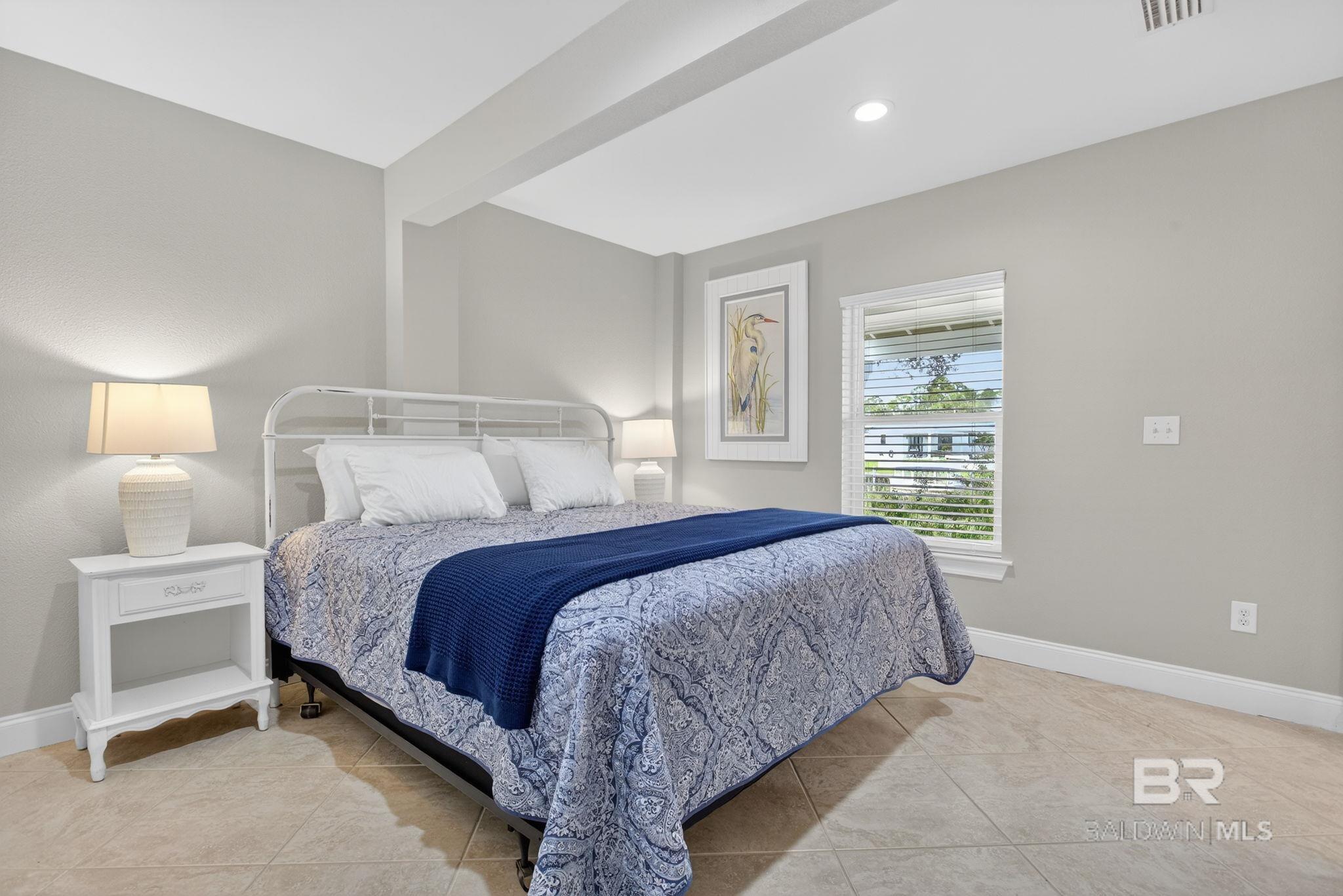 https://zimg.paragon.ice.com/ParagonImages/Property/PG/BCAR/398172/35/0/0/aaf008e768bdabf0579d82940f2d5184/7/ec38abc77a5054407c54d4dbd640410f/398172-35AE2D91-6C80-4E07-883D-E0C5108B94AA.JPG