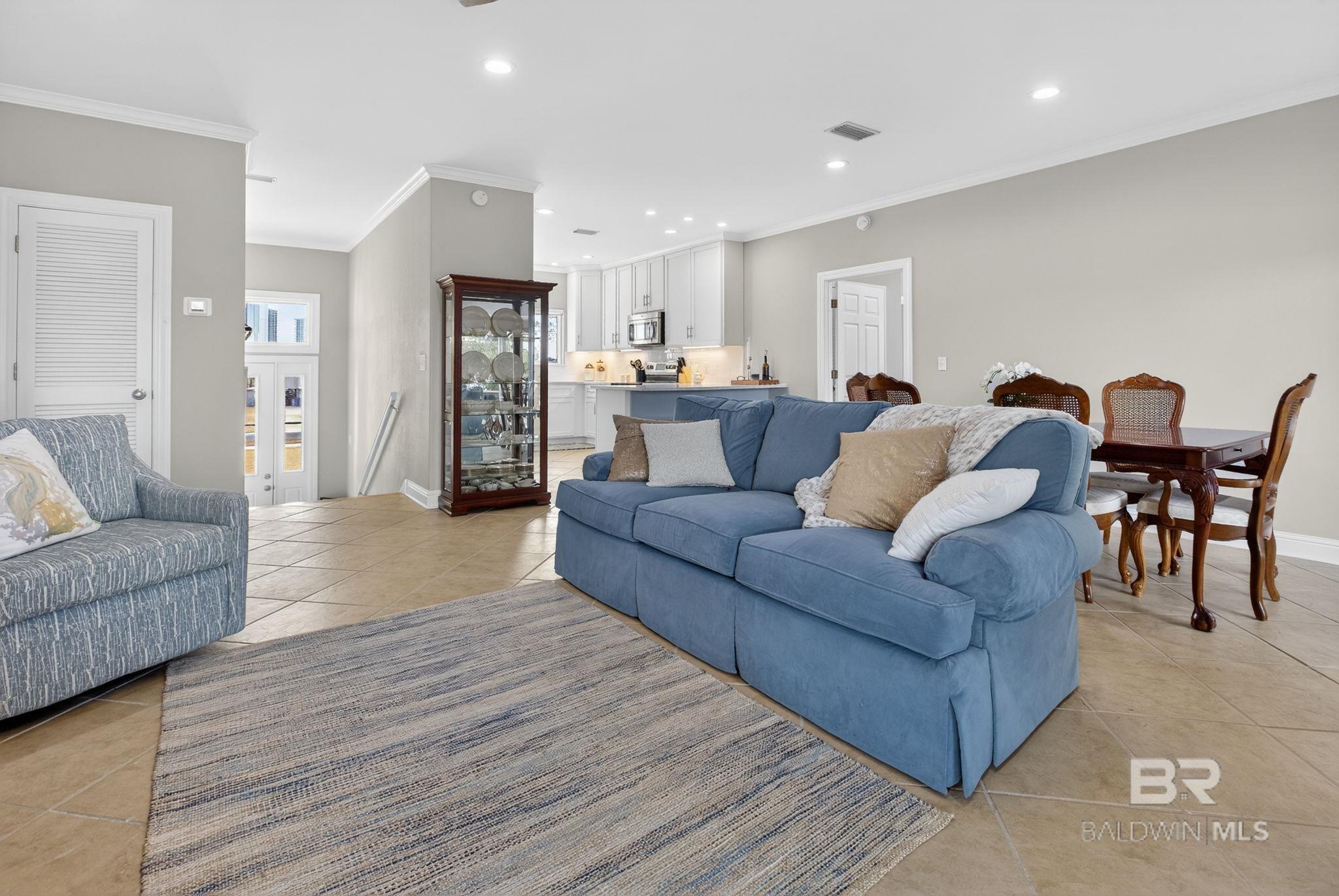 https://zimg.paragon.ice.com/ParagonImages/Property/PG/BCAR/398172/9/0/0/1c051c6d51bdfc2d09e9bd2d0097364b/7/ec38abc77a5054407c54d4dbd640410f/398172-883487F4-8743-4FE7-861D-B41F11E28401.JPG