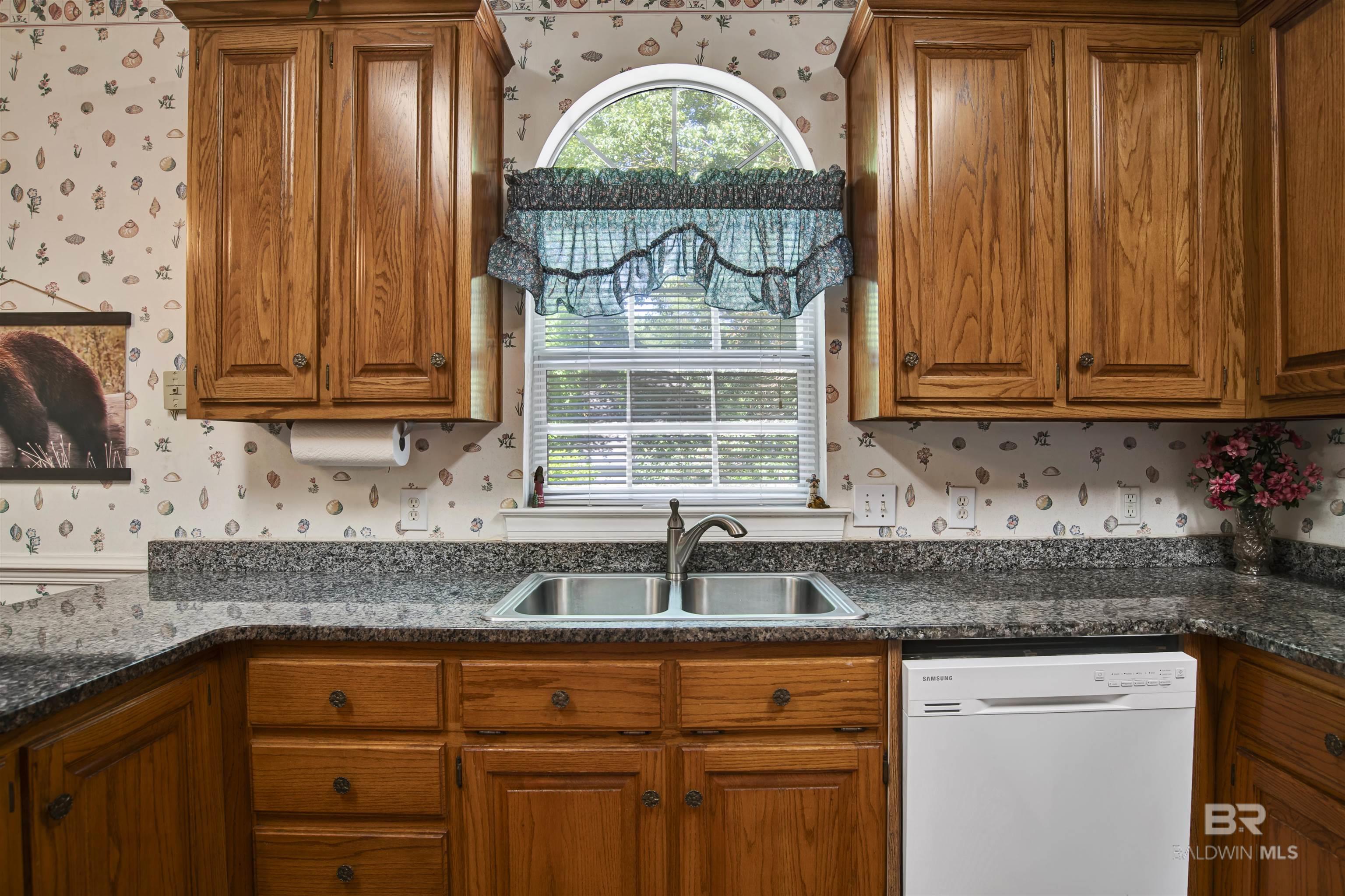 https://zimg.paragon.ice.com/ParagonImages/Property/PG/BCAR/398173/18/0/0/572e042c5eb2fe44f0bc943ae671a83d/7/720b4e7c2774d71a1aa4062b3132e5b1/398173-fdf01892-4334-4e7a-b0fa-c75956c6ff98.JPG
