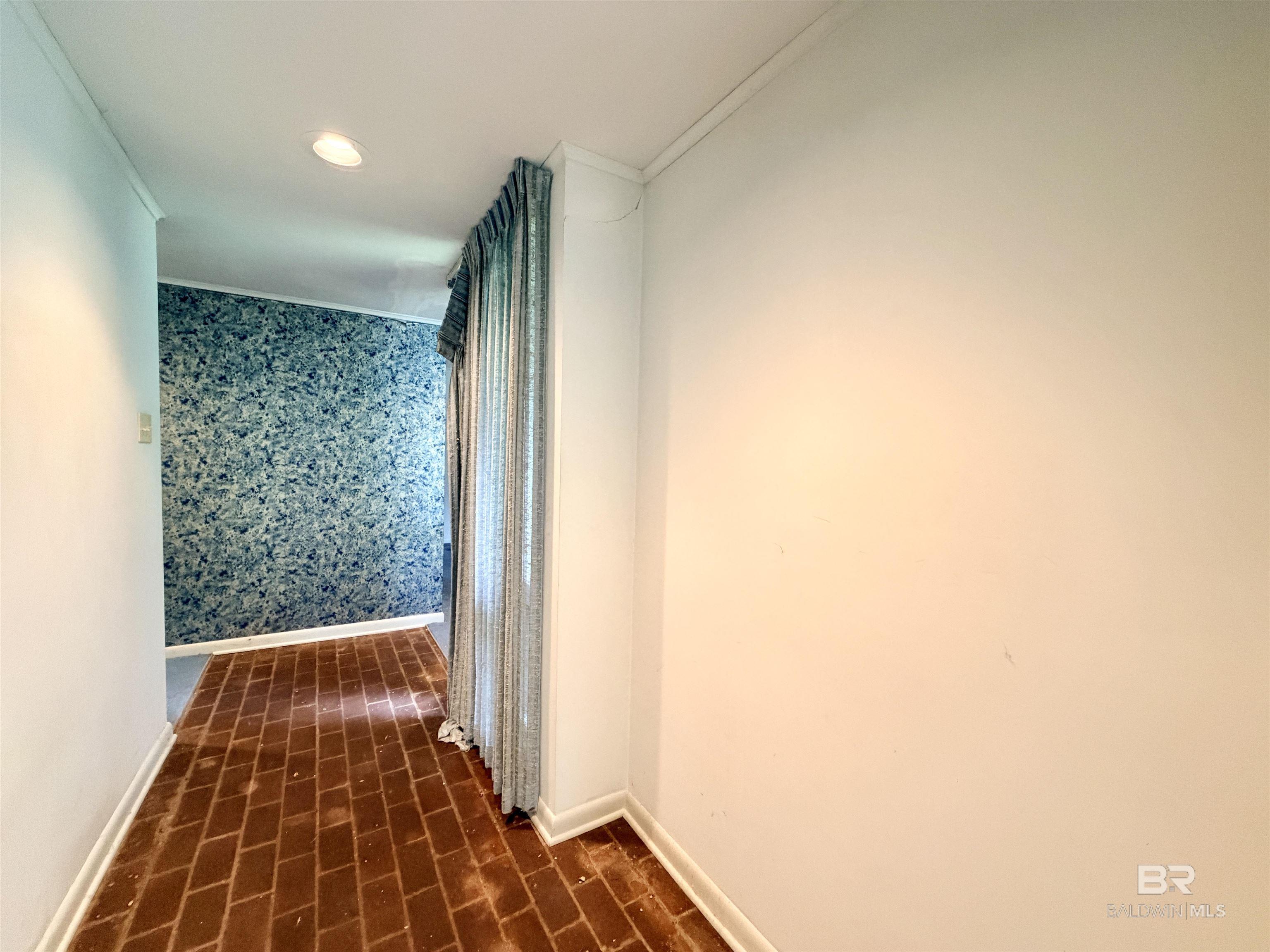 https://zimg.paragon.ice.com/ParagonImages/Property/PG/BCAR/398183/13/0/0/66d439c5ebaec3bcfbfe9cfcf342a1fd/7/9634e7d2c1d1147d33d81acb9b466ec0/398183-b38dcdce-063d-4156-b23c-6db1bd1d7de0.JPG