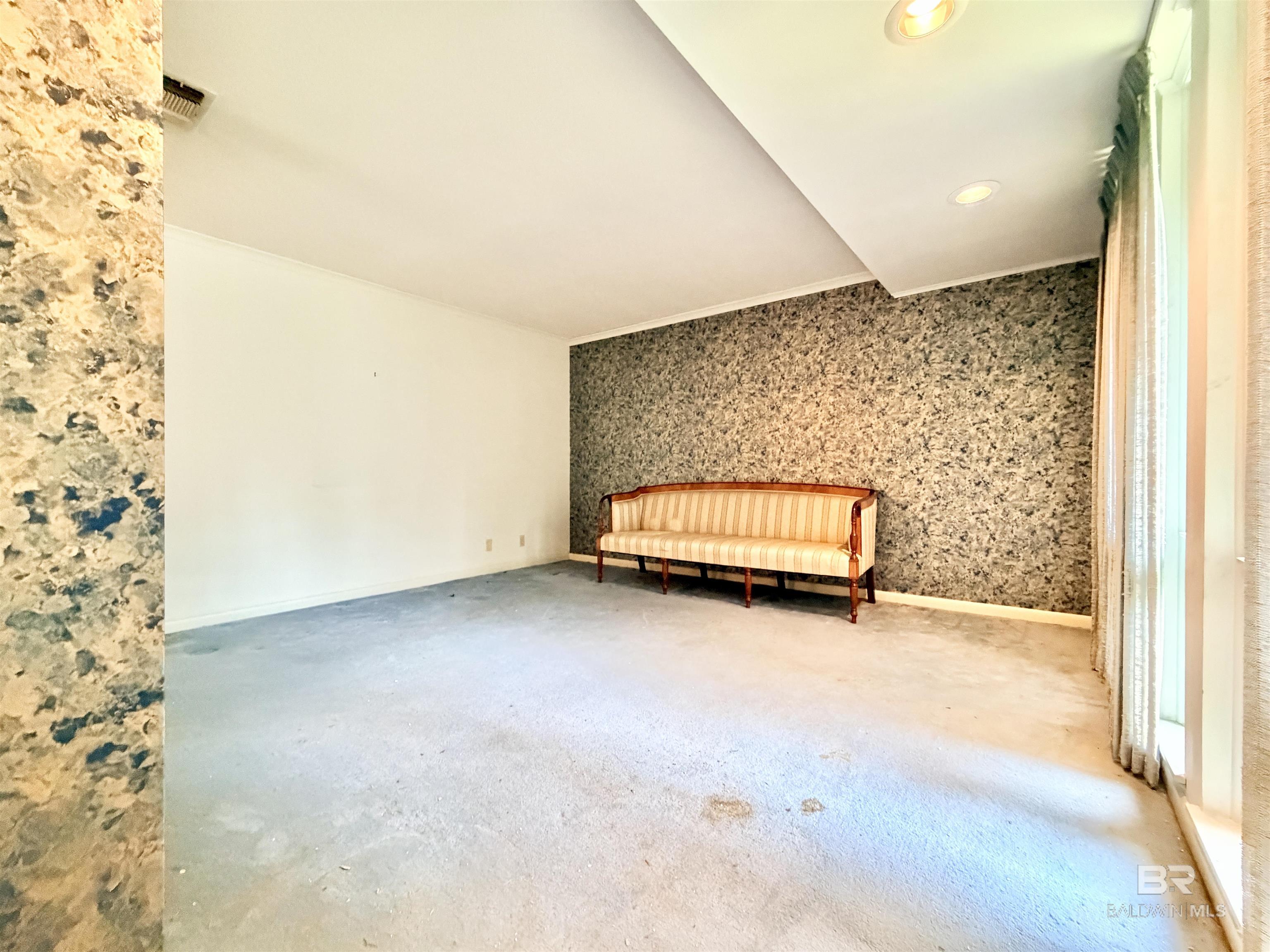 https://zimg.paragon.ice.com/ParagonImages/Property/PG/BCAR/398183/14/0/0/a0b0bd40b24c8d6f6944b1a79a76a288/7/9634e7d2c1d1147d33d81acb9b466ec0/398183-3d892360-242d-4f8a-adb4-e480928195ca.JPG