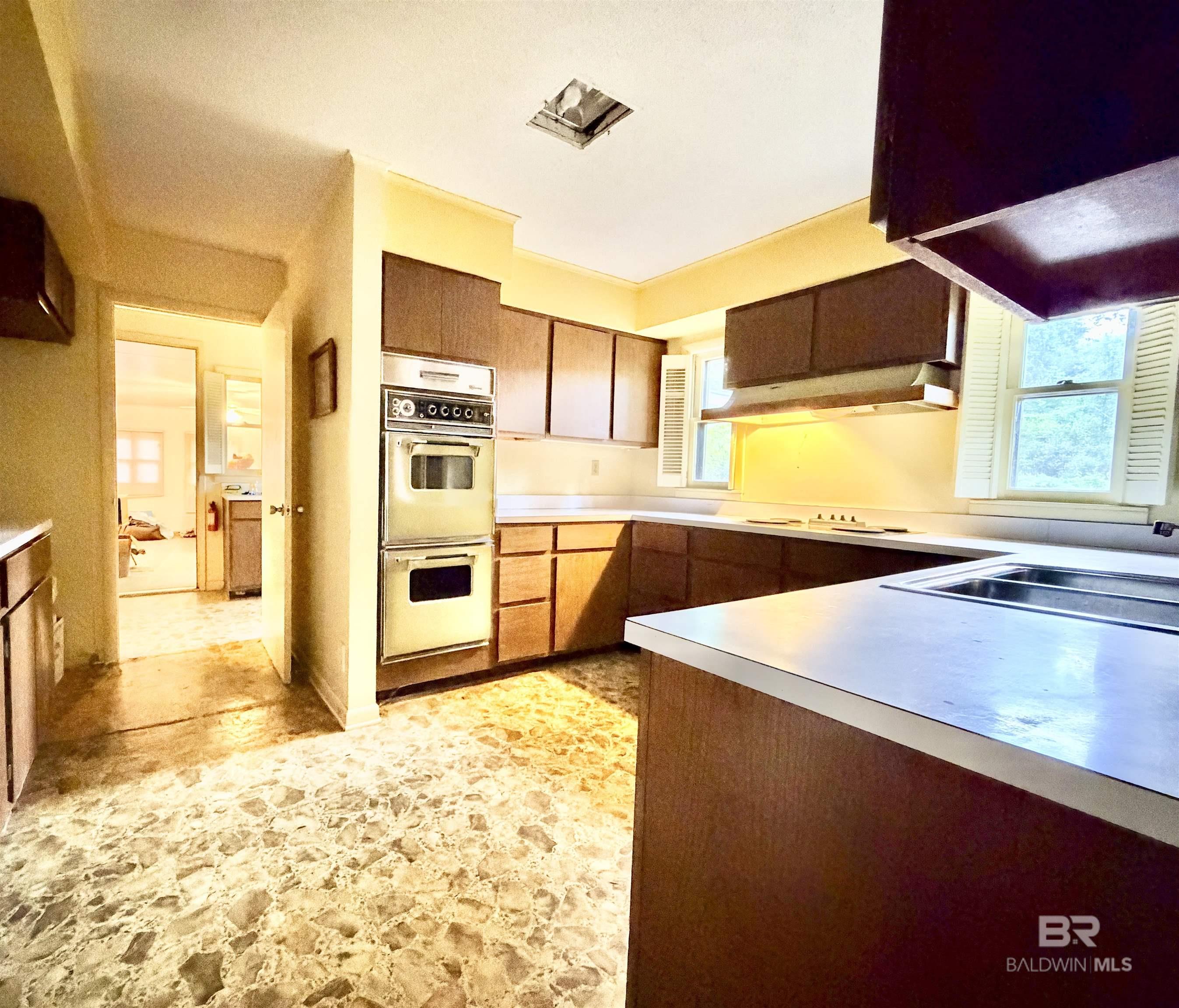 https://zimg.paragon.ice.com/ParagonImages/Property/PG/BCAR/398183/27/0/0/f3c205c9634999418e8fc9c998d25ed0/7/9634e7d2c1d1147d33d81acb9b466ec0/398183-99a49b3d-62af-4b5f-8049-b413b52d09e1.JPG