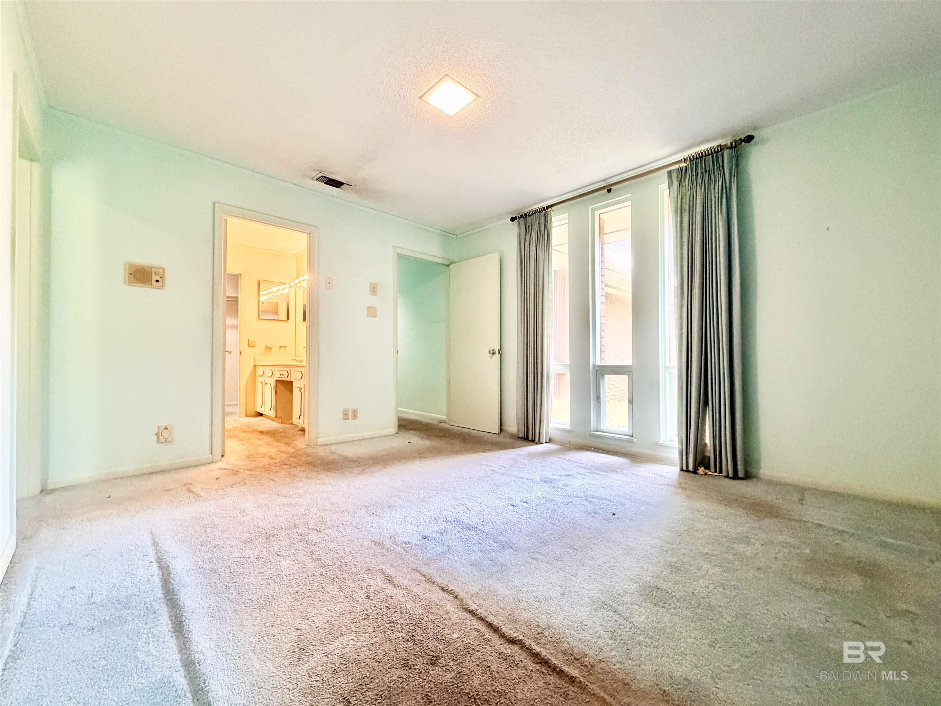 https://zimg.paragon.ice.com/ParagonImages/Property/PG/BCAR/398183/38/0/0/4b94498506976010963399e1f15c8192/7/9634e7d2c1d1147d33d81acb9b466ec0/398183-90b2e673-f6f1-4ccf-81bc-90e33d6a8442.JPG