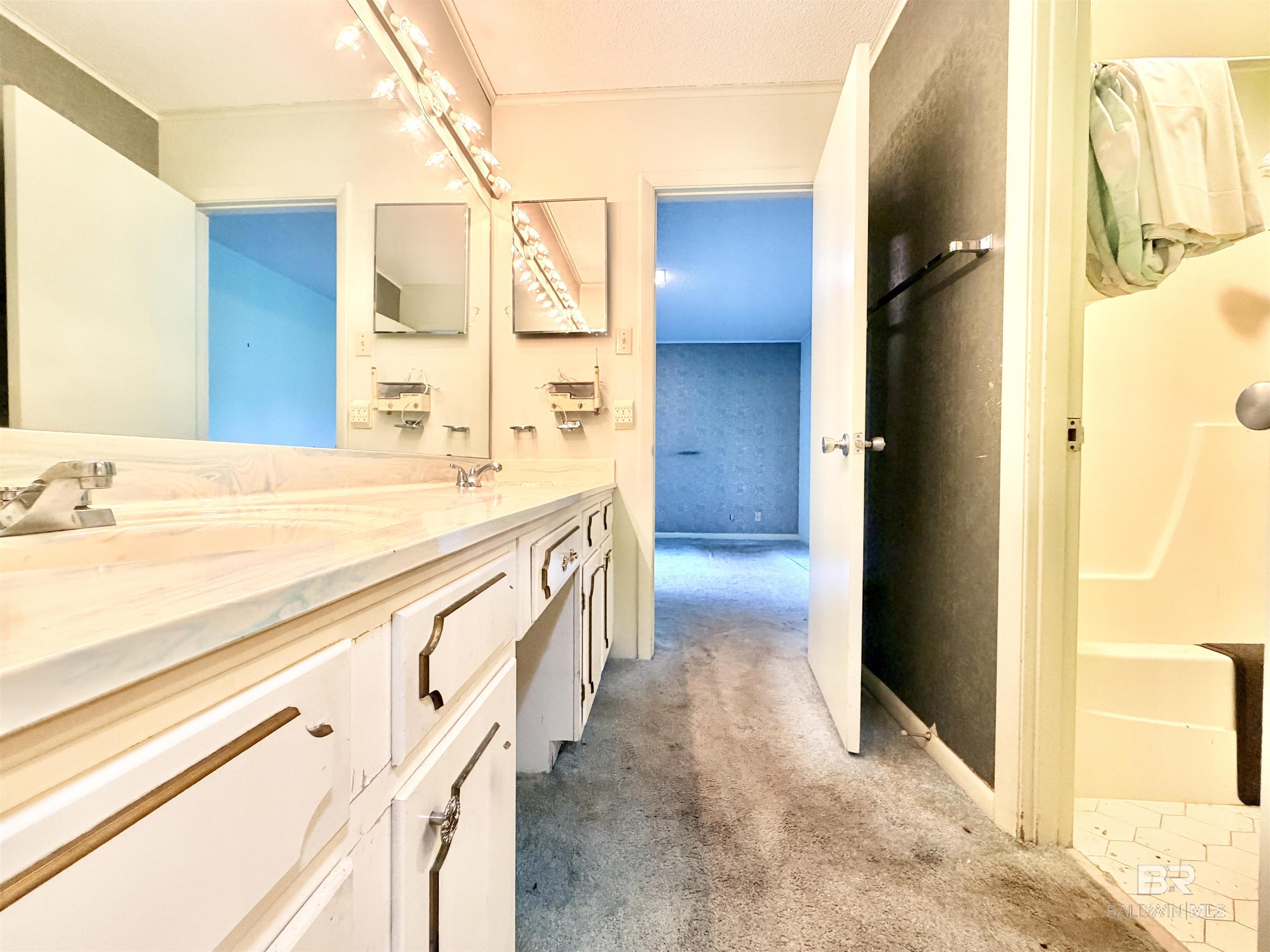 https://zimg.paragon.ice.com/ParagonImages/Property/PG/BCAR/398183/47/0/0/dd2a6036ce5db778c0a3918e1fbb03f0/7/9634e7d2c1d1147d33d81acb9b466ec0/398183-80247730-5b00-4a32-a469-8e45c15c5030.JPG