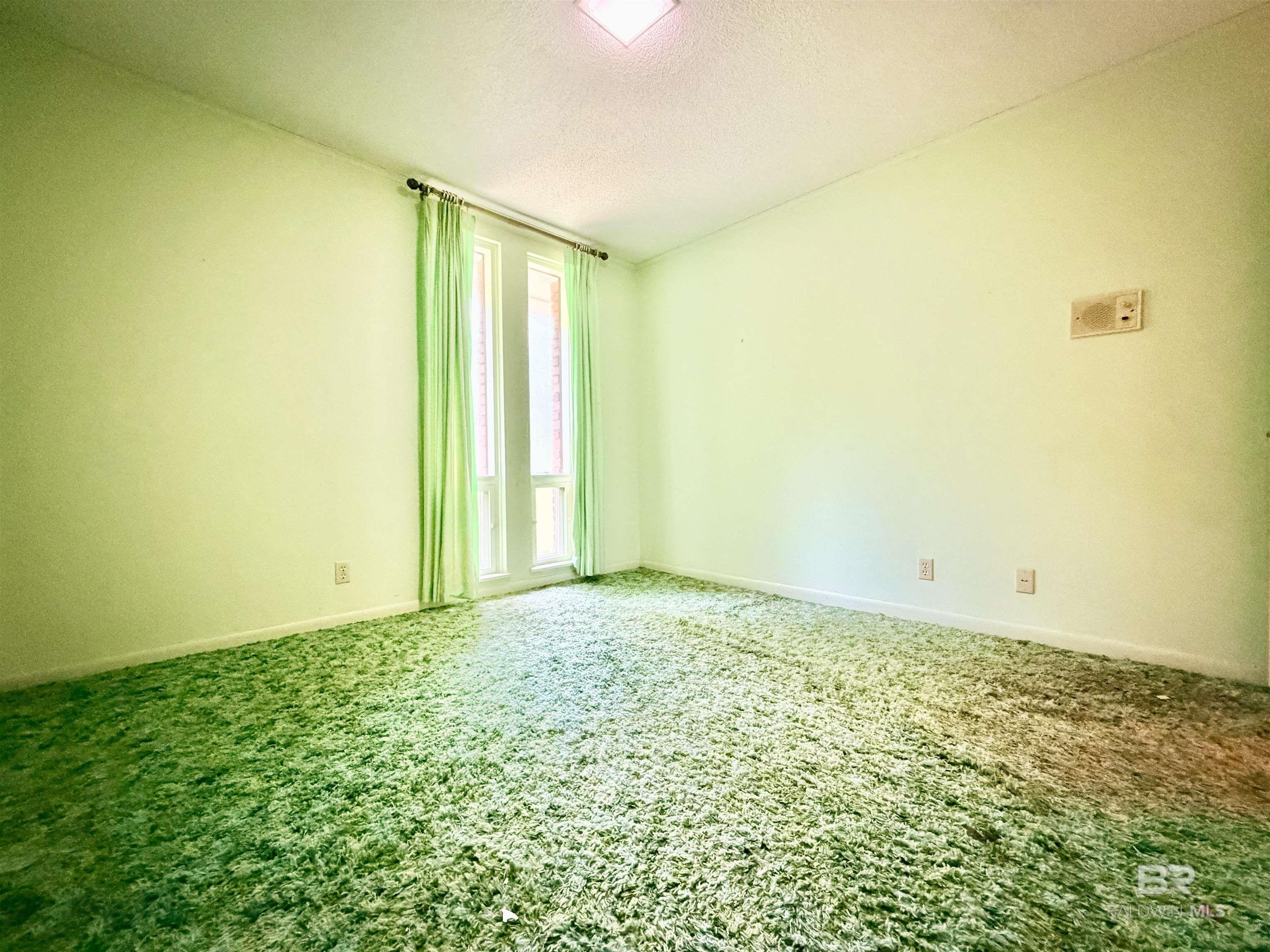 https://zimg.paragon.ice.com/ParagonImages/Property/PG/BCAR/398183/55/0/0/5b09a8b226070f096aaaf34a6d221f68/7/9634e7d2c1d1147d33d81acb9b466ec0/398183-e369ad21-2785-4f97-929b-dbf0eb33c688.JPG
