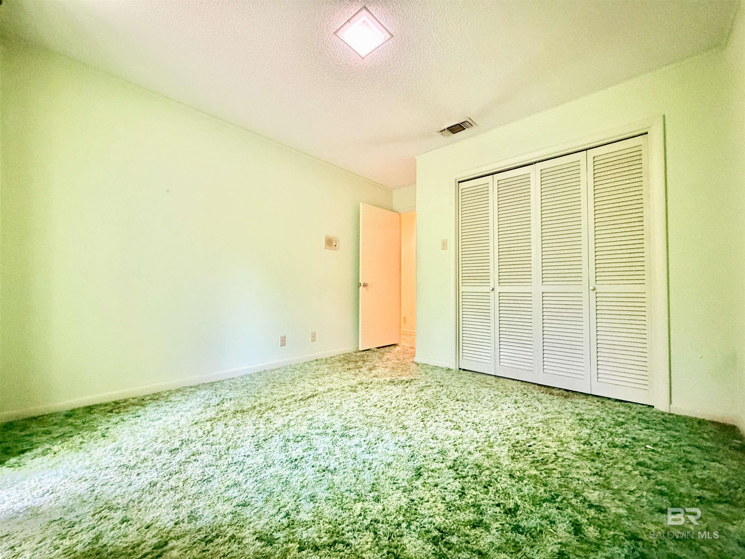 https://zimg.paragon.ice.com/ParagonImages/Property/PG/BCAR/398183/57/0/0/3033a01f86614135b92d4f962c1c542d/7/9634e7d2c1d1147d33d81acb9b466ec0/398183-b0910974-57e8-4ff9-8874-2a80e039c1af.JPG