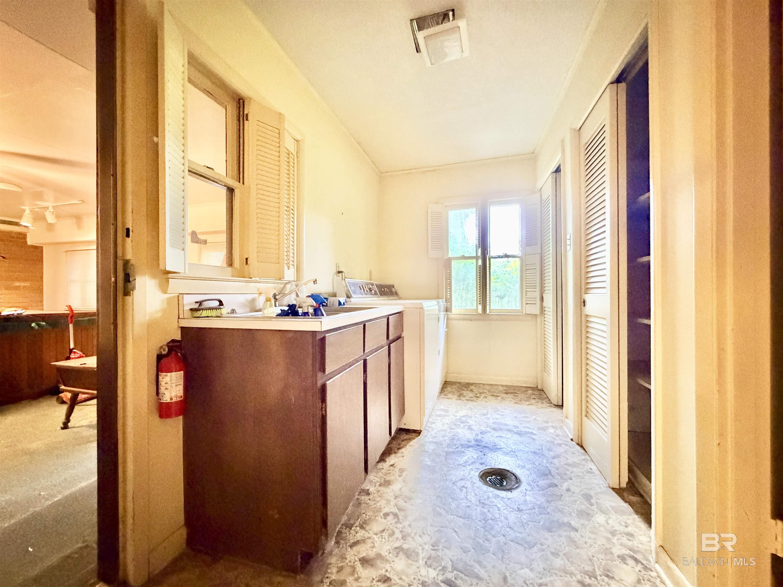 https://zimg.paragon.ice.com/ParagonImages/Property/PG/BCAR/398183/62/0/0/e668ed465bae7c67a6c51c73d2921344/7/9634e7d2c1d1147d33d81acb9b466ec0/398183-380fb4d5-4237-47b1-8596-45a95e7db503.JPG