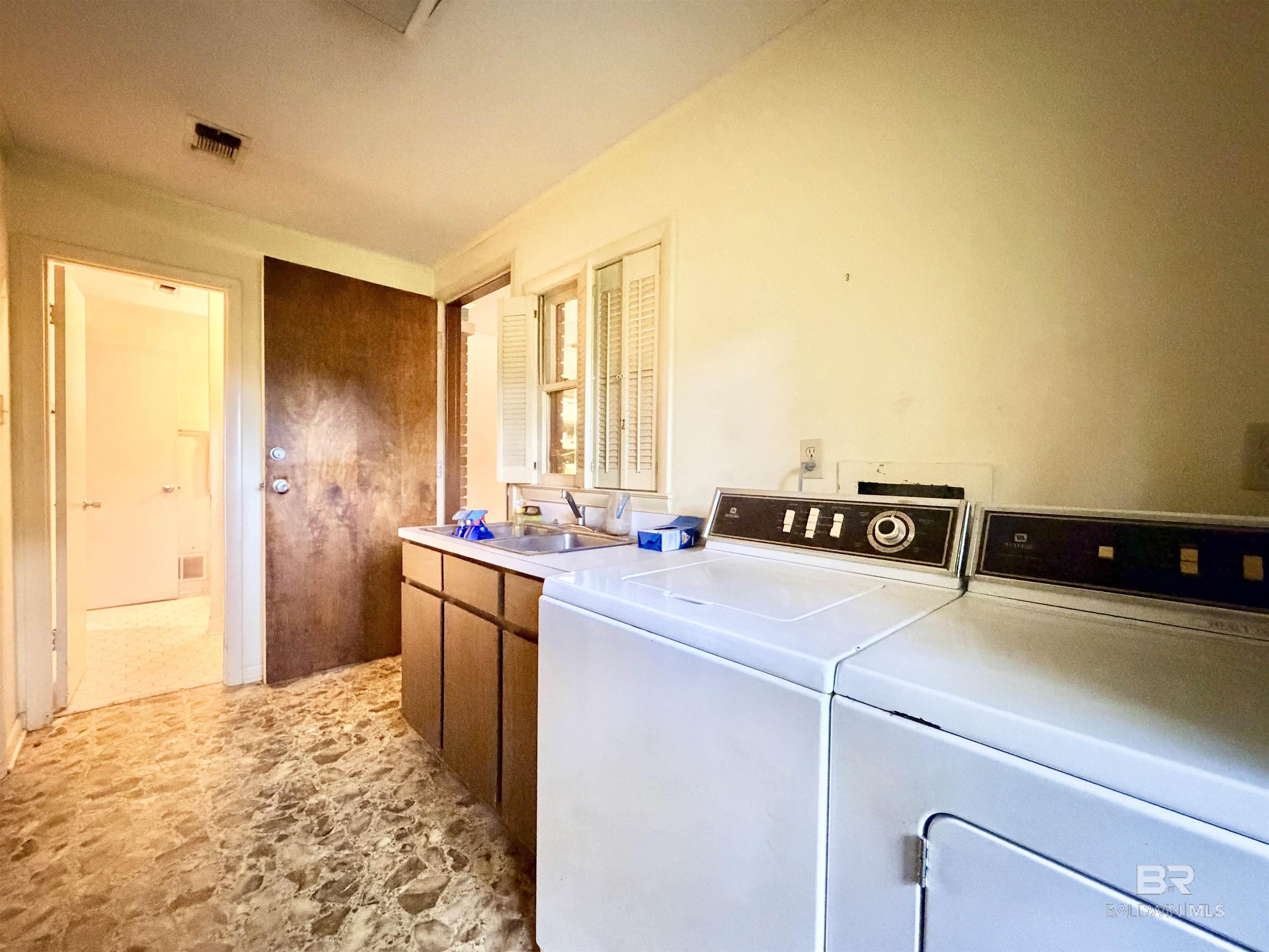 https://zimg.paragon.ice.com/ParagonImages/Property/PG/BCAR/398183/64/0/0/d9a01b32330fd12db2cc684de1d67556/7/9634e7d2c1d1147d33d81acb9b466ec0/398183-9bf84460-bfe8-4004-8bba-e05ac6e4914a.JPG