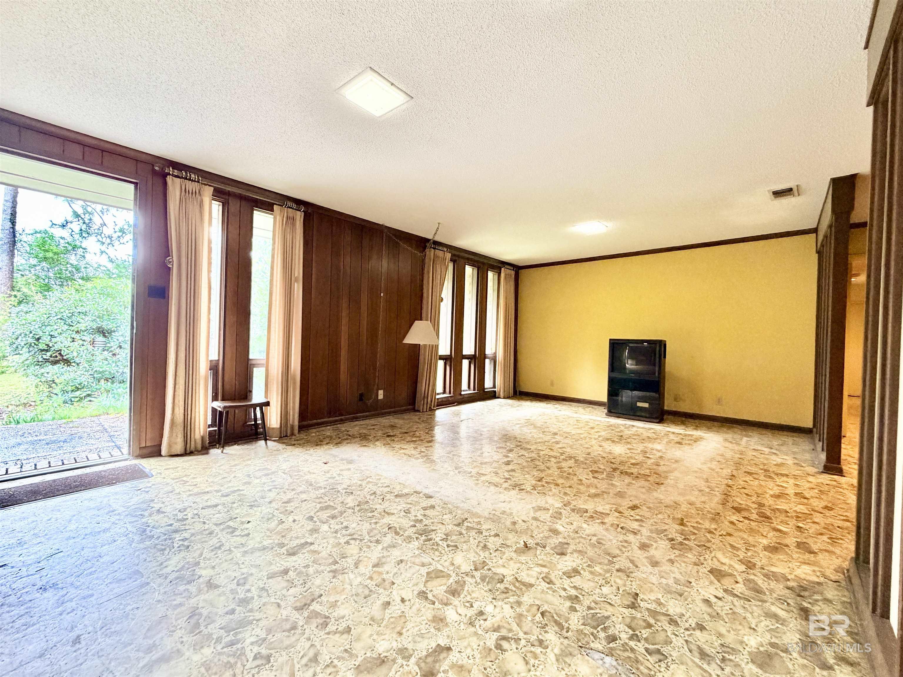 https://zimg.paragon.ice.com/ParagonImages/Property/PG/BCAR/398183/68/0/0/e971bca4baaf34d5cb6441b6af0936c0/7/9634e7d2c1d1147d33d81acb9b466ec0/398183-7fc2d95e-428e-4755-85f2-ec86f25b82ee.JPG
