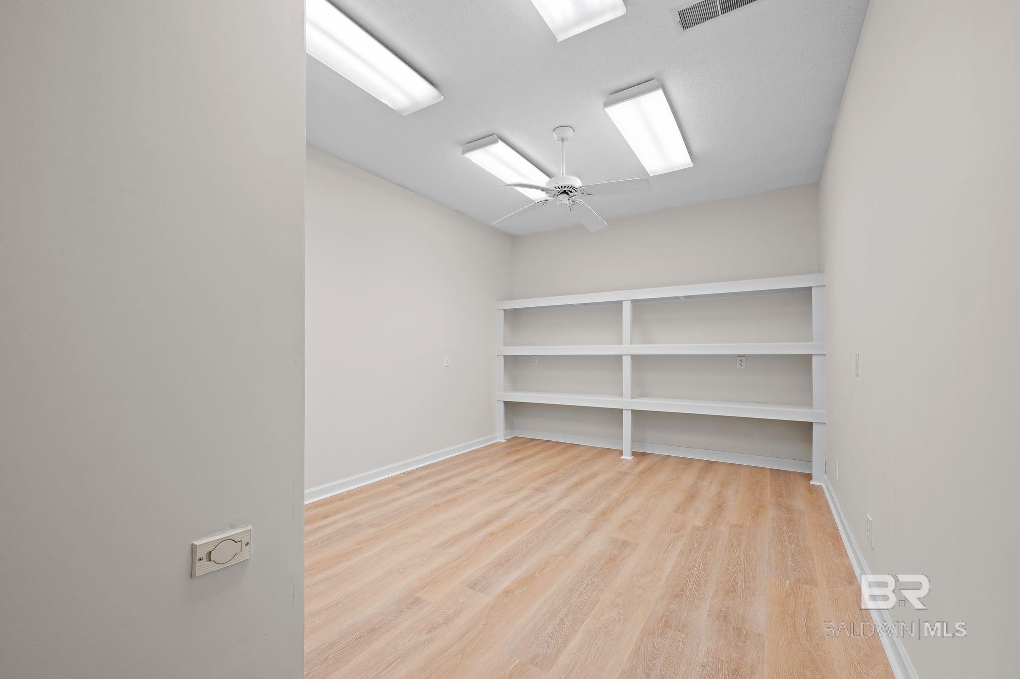 398189 | Photo 23