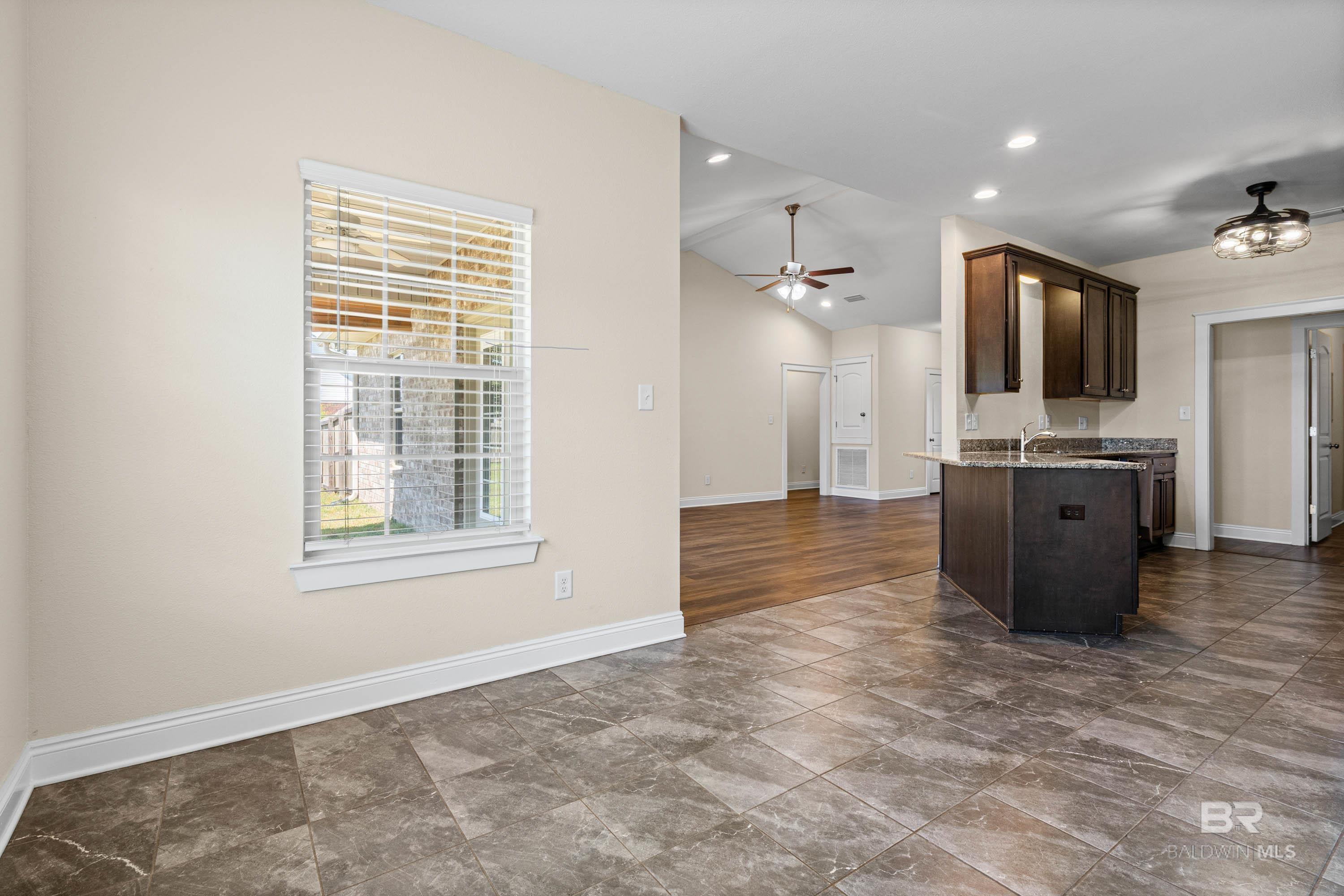 https://zimg.paragon.ice.com/ParagonImages/Property/PG/BCAR/398214/12/0/0/d3cc5b522c4494c46e263be30226b6a5/7/904b01be8f4d29e4721e308897283626/398214-cd4afb18-1505-41a4-9178-6365b2754188.JPG