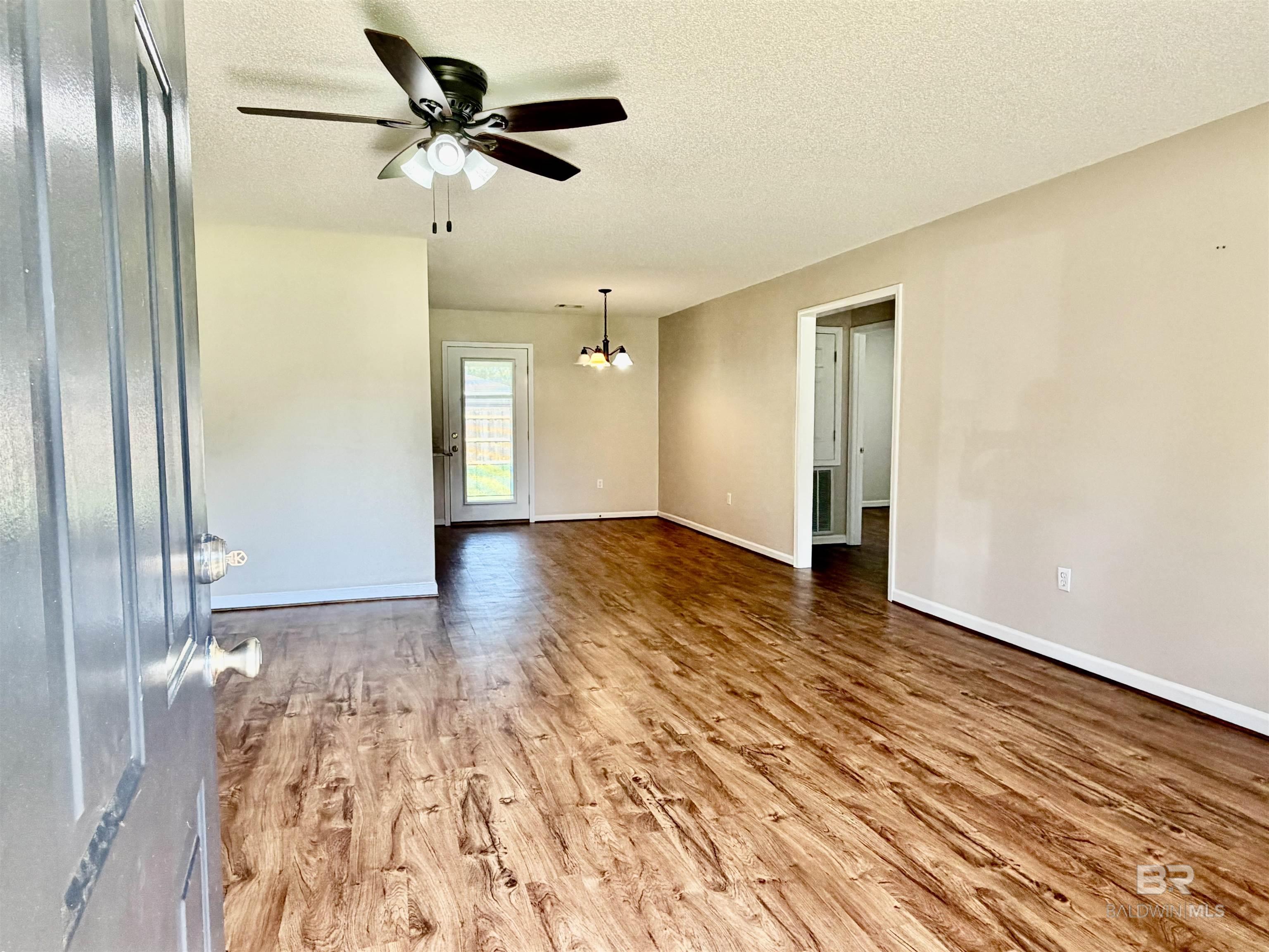 https://zimg.paragon.ice.com/ParagonImages/Property/PG/BCAR/398218/1/0/0/e2b2dbc56f22248b83cca7a61fd5a6f4/7/63b4f396b01c1f78a8676302a9b780fa/398218-0a4b31a4-c845-4689-b608-0e1e66457db6.JPG