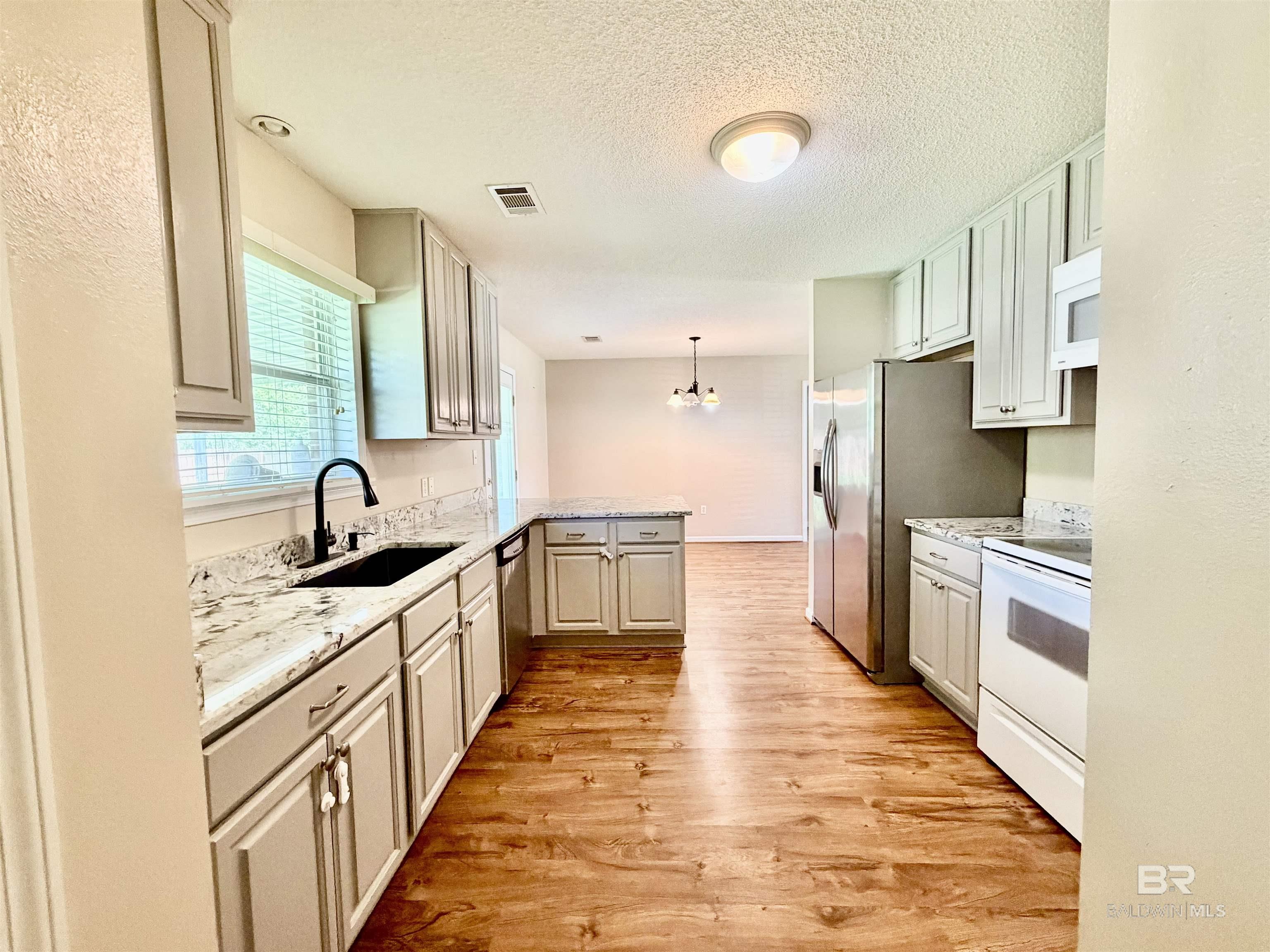https://zimg.paragon.ice.com/ParagonImages/Property/PG/BCAR/398218/11/0/0/178d21cc53e9ca7af61aca2c25ce9c4a/7/63b4f396b01c1f78a8676302a9b780fa/398218-4947eb7e-03b0-4909-b82f-4a3ed7943567.JPG