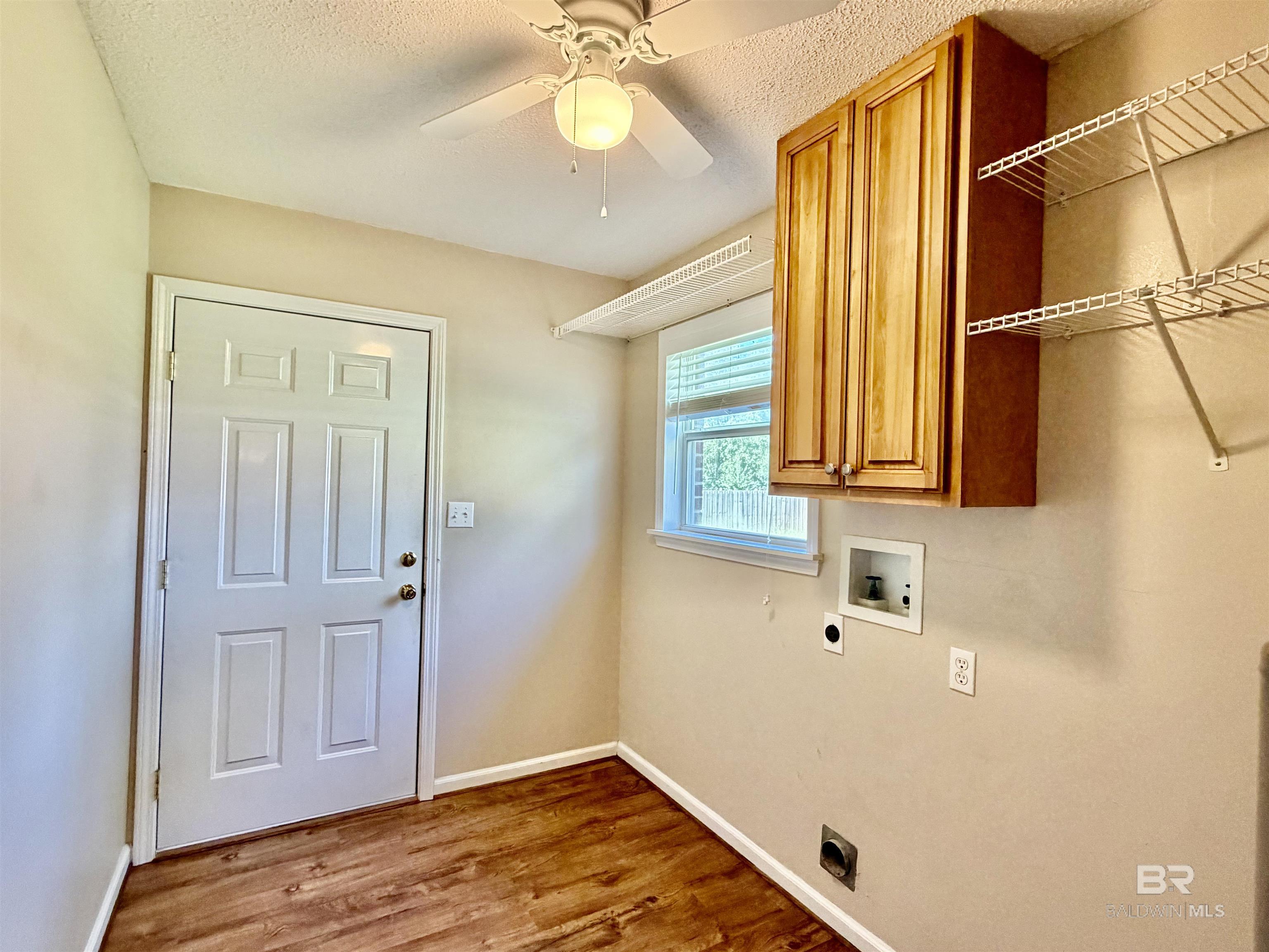 https://zimg.paragon.ice.com/ParagonImages/Property/PG/BCAR/398218/13/0/0/bc09ebb5beac533f5f0e1e1a2df331f1/7/63b4f396b01c1f78a8676302a9b780fa/398218-df884e2a-dc98-4bdd-a3bd-38c0db688b44.JPG