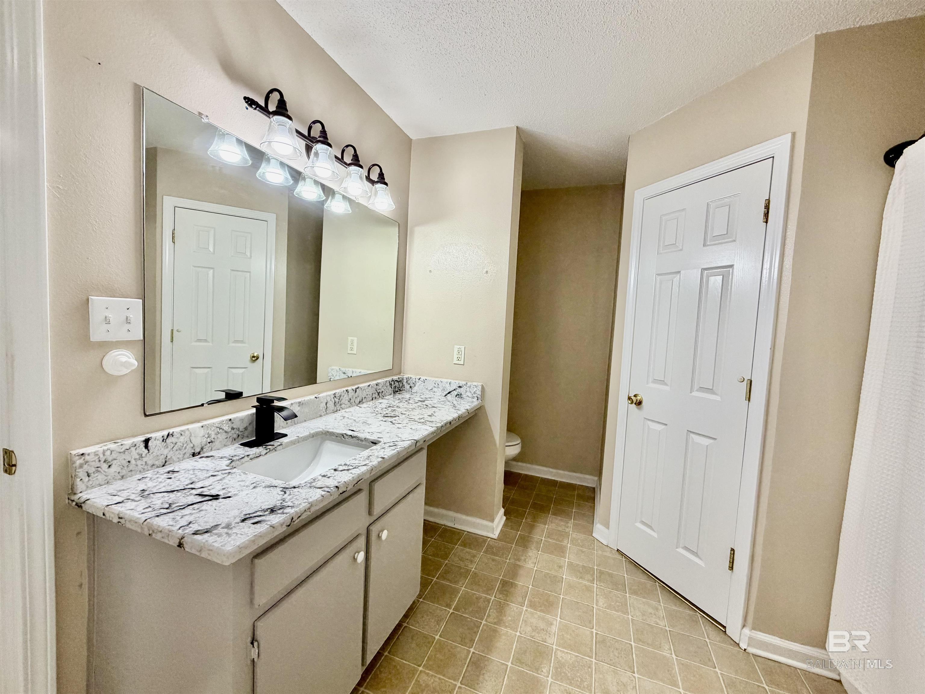 https://zimg.paragon.ice.com/ParagonImages/Property/PG/BCAR/398218/17/0/0/7f4ec2ebb9696c29ae8775f27e8bcedf/7/63b4f396b01c1f78a8676302a9b780fa/398218-ecc68775-e0c9-4215-8b4f-37e571f6c5ae.JPG