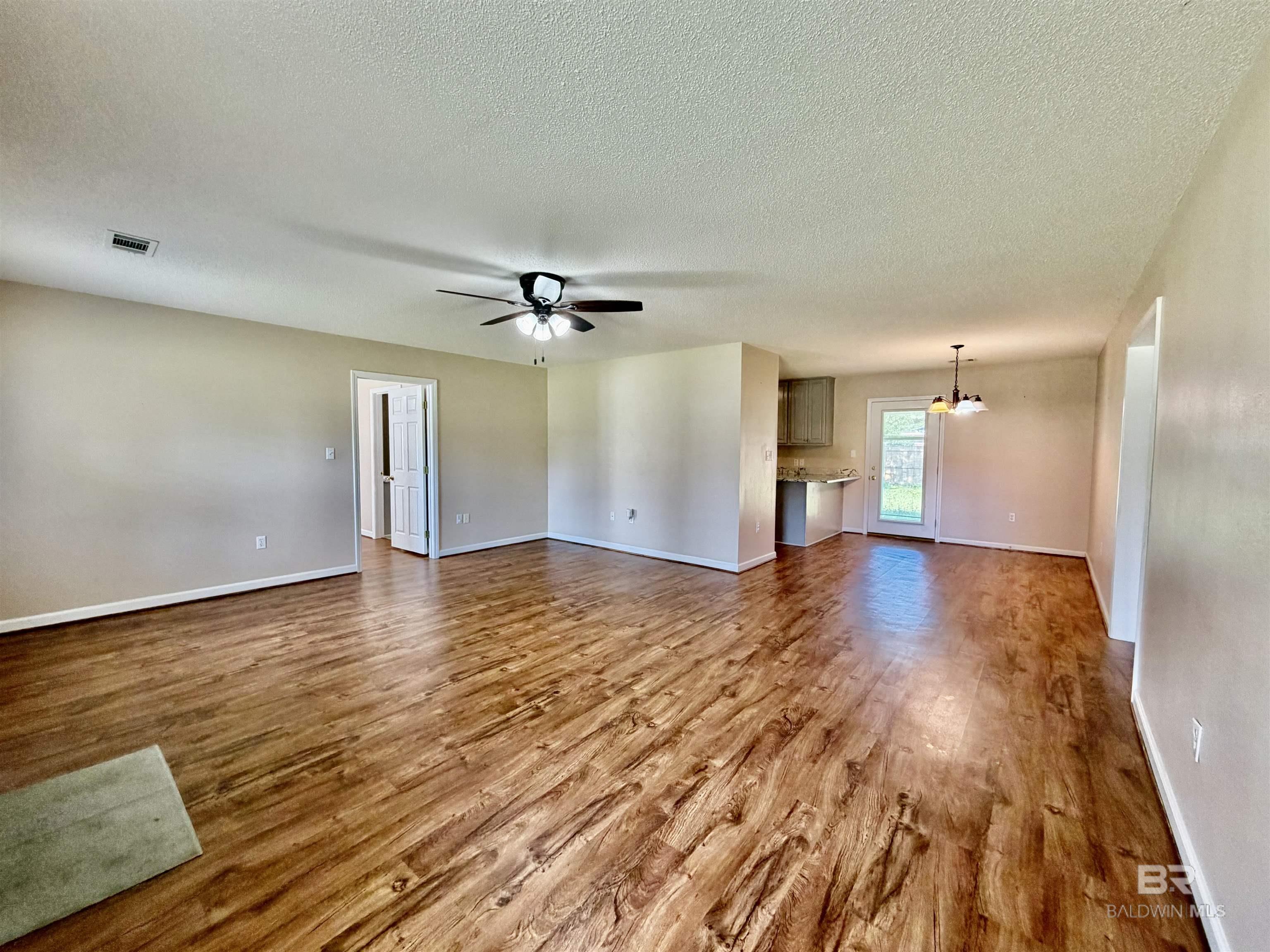 https://zimg.paragon.ice.com/ParagonImages/Property/PG/BCAR/398218/2/0/0/5fac9741b30209eb984c3953e8538aae/7/63b4f396b01c1f78a8676302a9b780fa/398218-8e0eaecb-57fc-44d5-a0af-329d4f1b3e1f.JPG