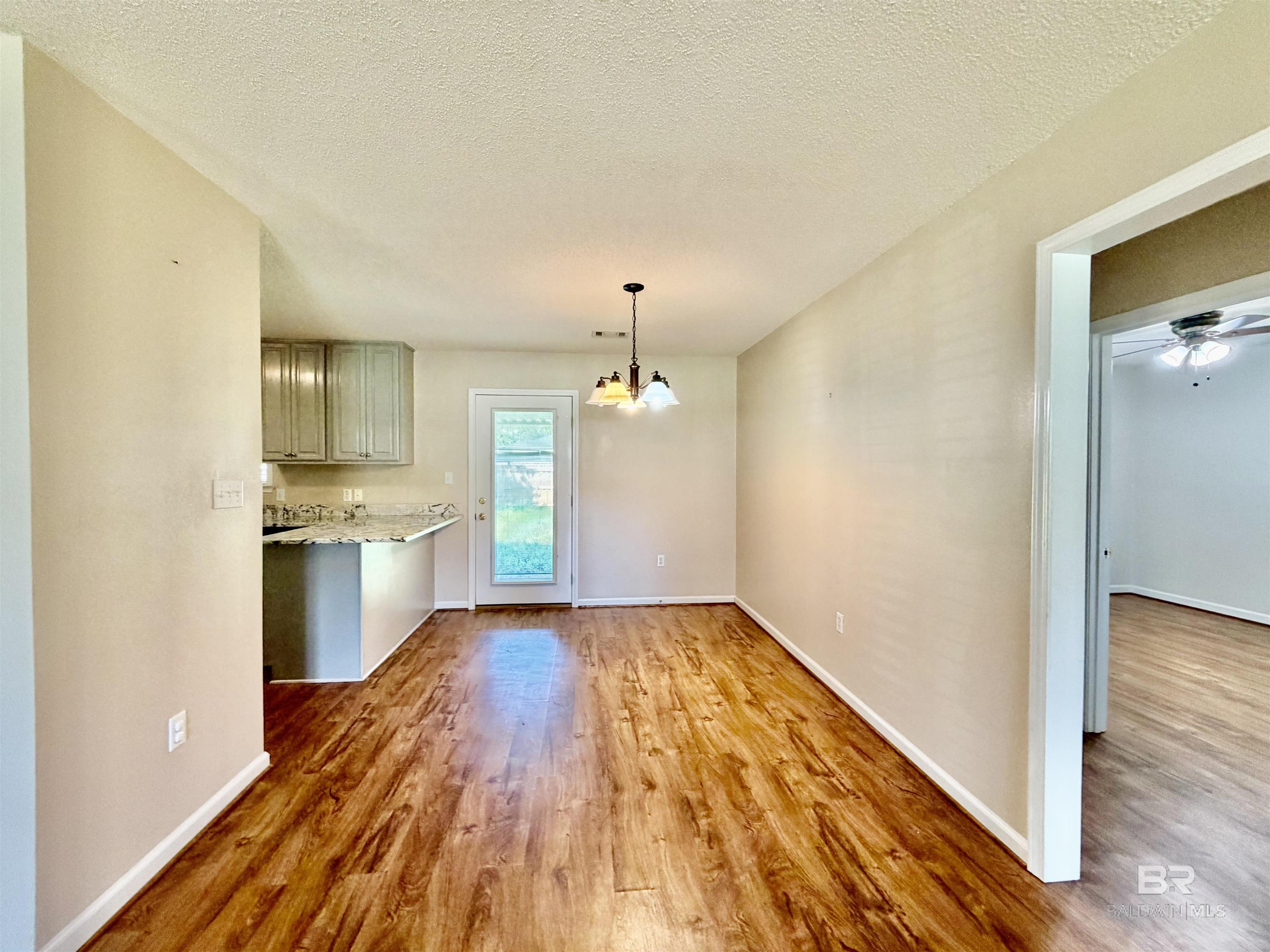 https://zimg.paragon.ice.com/ParagonImages/Property/PG/BCAR/398218/3/0/0/574a6b9e456fe67e85ab61797c6713de/7/63b4f396b01c1f78a8676302a9b780fa/398218-5f180aa2-113d-4f33-9fea-5b1037c0e791.JPG