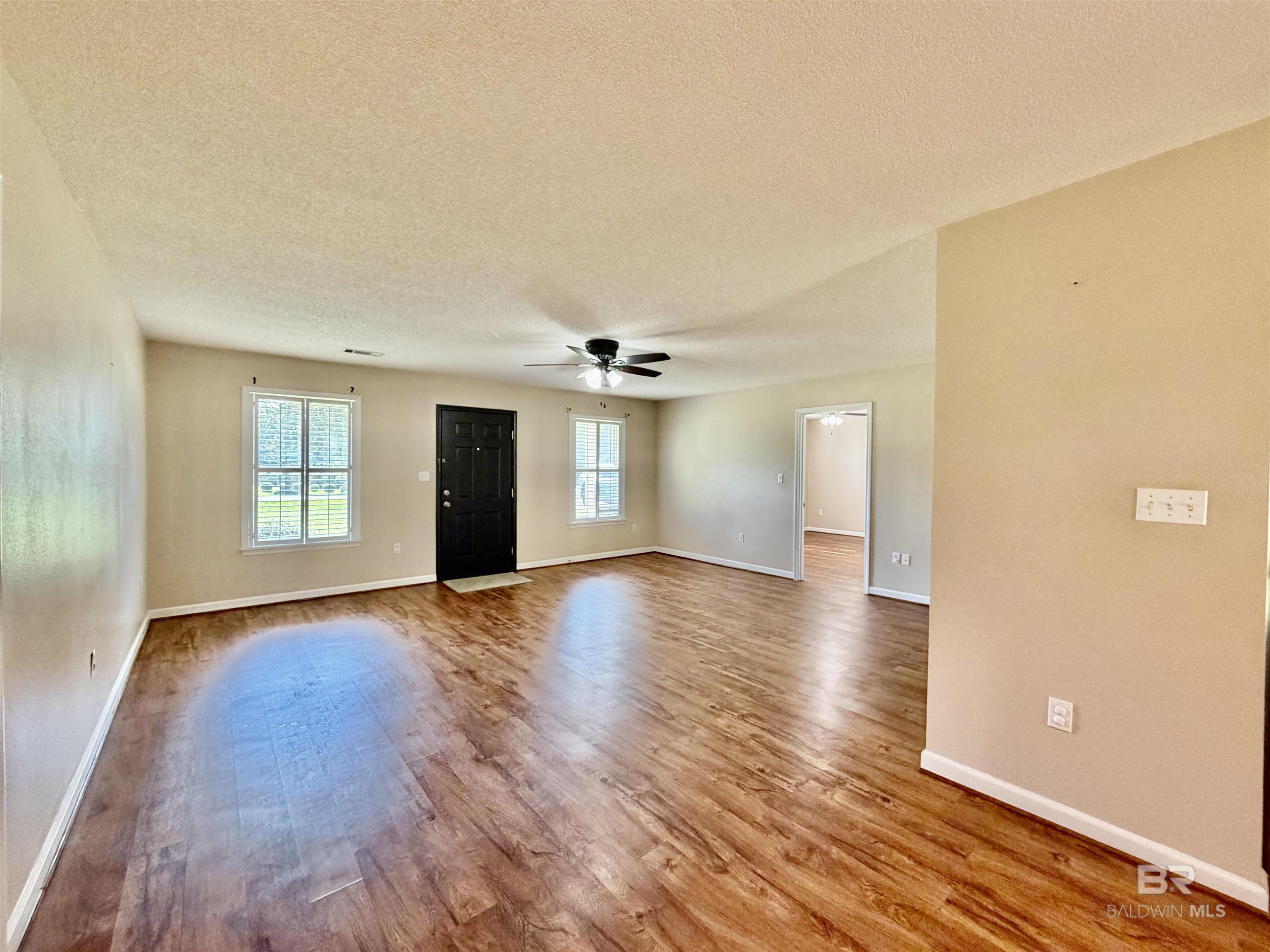 https://zimg.paragon.ice.com/ParagonImages/Property/PG/BCAR/398218/4/0/0/1b102d13677e33a0b5312a0a6ffdb8e5/7/63b4f396b01c1f78a8676302a9b780fa/398218-2bd01558-a67f-47a5-bb0c-b3dd26c8057e.JPG