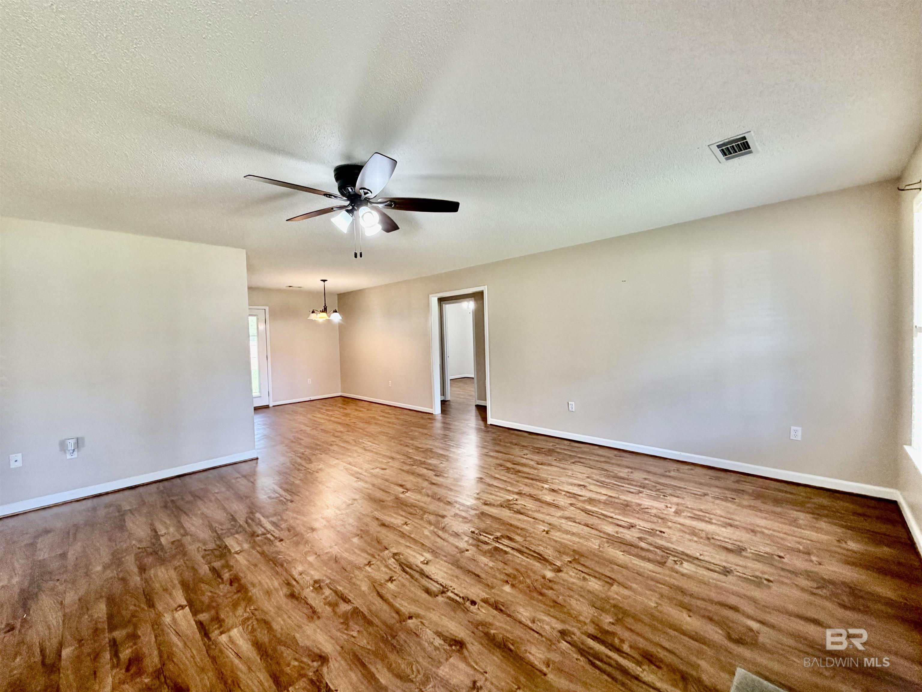 https://zimg.paragon.ice.com/ParagonImages/Property/PG/BCAR/398218/5/0/0/28cb2bfb274e508a2169c55a8a595c03/7/63b4f396b01c1f78a8676302a9b780fa/398218-45f59795-ce3e-49d1-993a-8d462deaacce.JPG