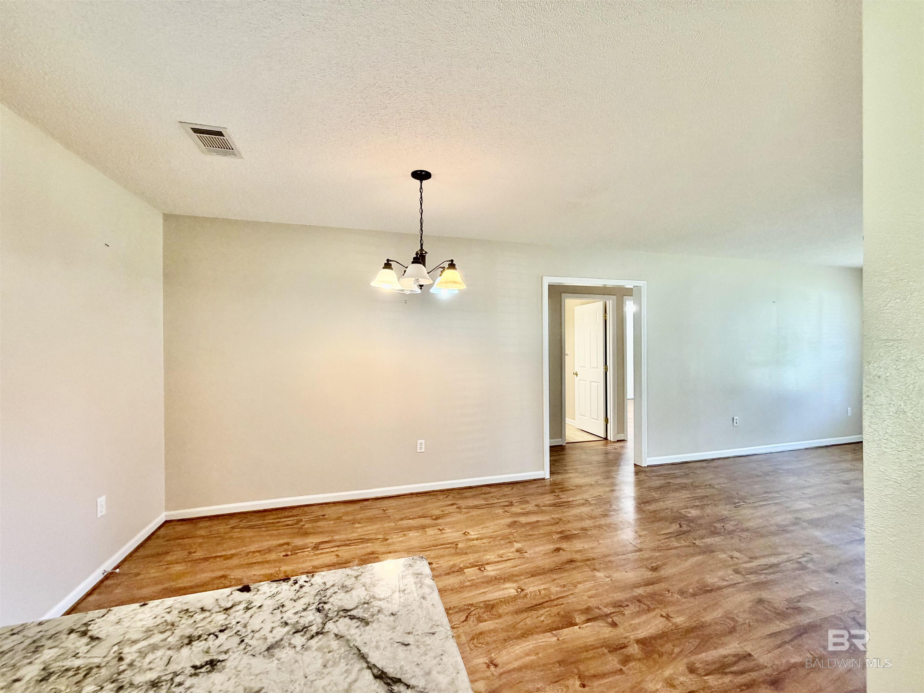 https://zimg.paragon.ice.com/ParagonImages/Property/PG/BCAR/398218/7/0/0/8f57e2a684af9ed5d25fd7356015ed22/7/63b4f396b01c1f78a8676302a9b780fa/398218-5ee1d8a0-ebdb-45f1-9db3-c0a9ac696a42.JPG