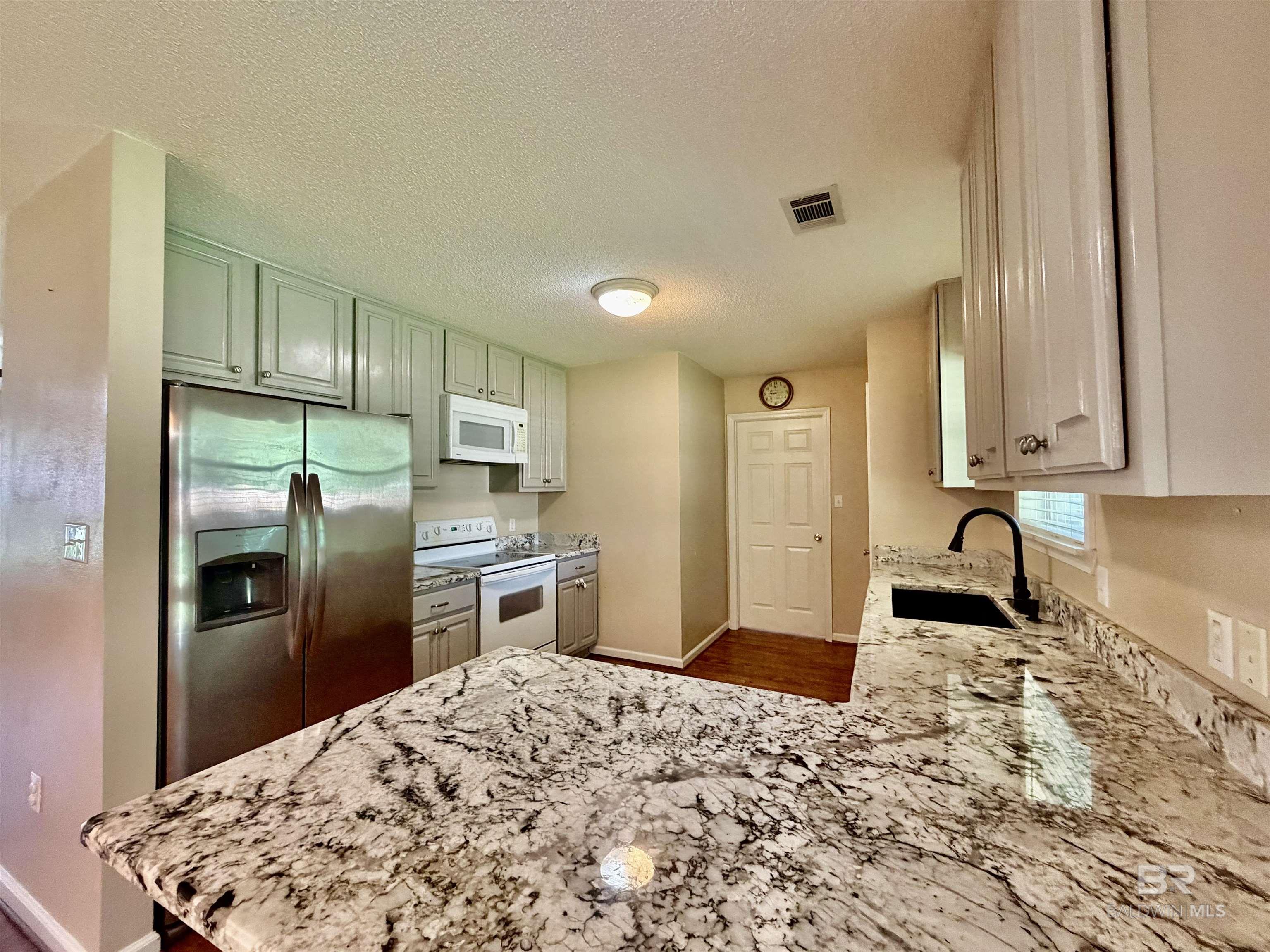 https://zimg.paragon.ice.com/ParagonImages/Property/PG/BCAR/398218/9/0/0/0dd654c9abd063de45157ad00ae8204b/7/63b4f396b01c1f78a8676302a9b780fa/398218-b50d6952-0db9-4789-9637-9b822a9a04c3.JPG