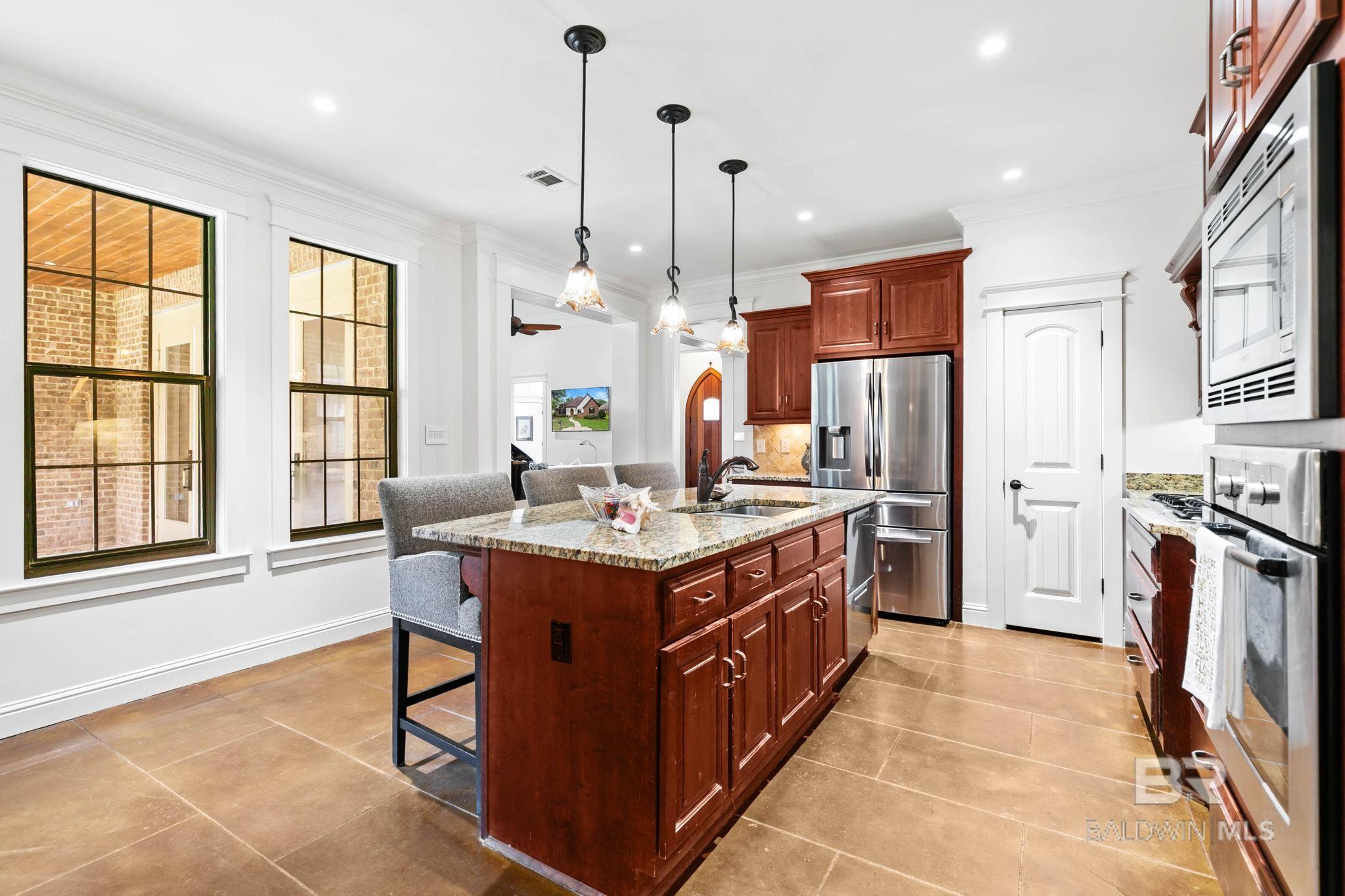 https://zimg.paragon.ice.com/ParagonImages/Property/PG/BCAR/398219/15/0/0/1c8f77accce33bd3bbce979567eab5ef/7/c70f8fe282cec7abf085c77cf99d4fd9/398219-86ada6ed-c16f-4610-9bbe-5b8232bd971d.JPG